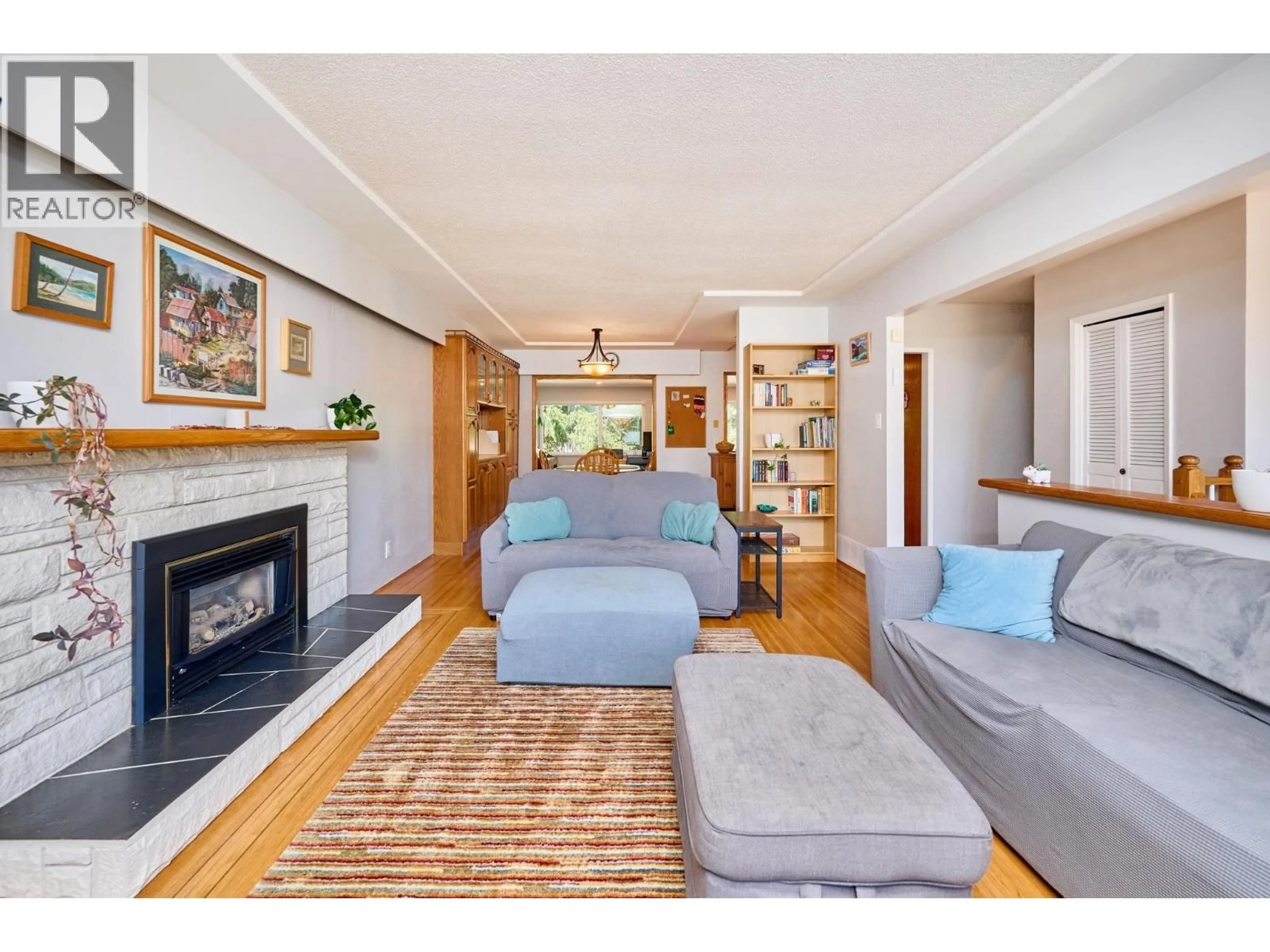 Living room with furniture, wood/laminate floor for 1339 BRISBANE AVENUE, Coquitlam British Columbia V3J5L2