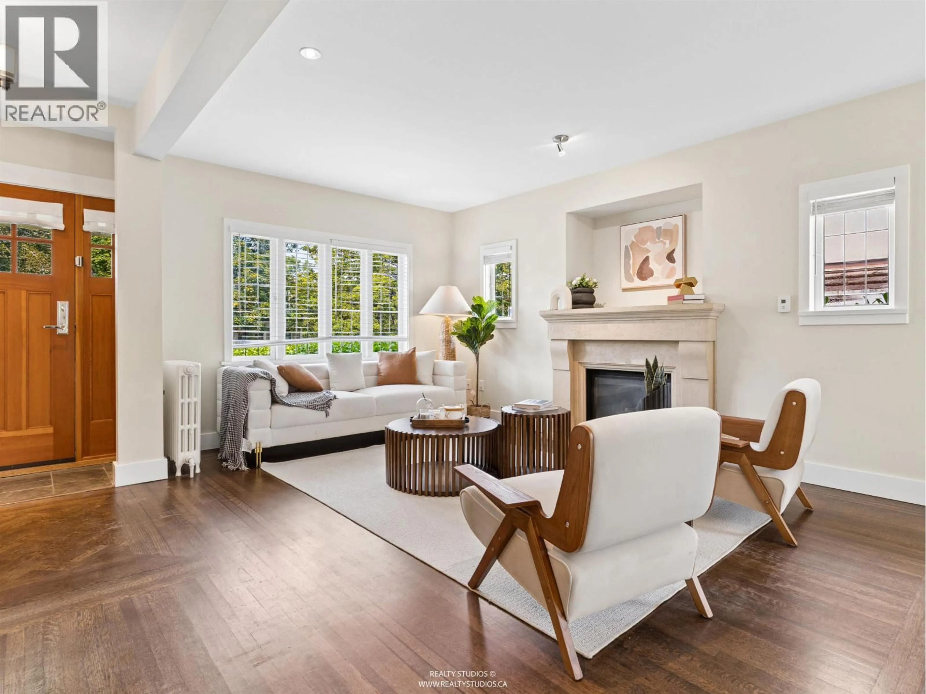 Living room with furniture, unknown for 908 21ST AVENUE, Vancouver British Columbia V5Z1Z1
