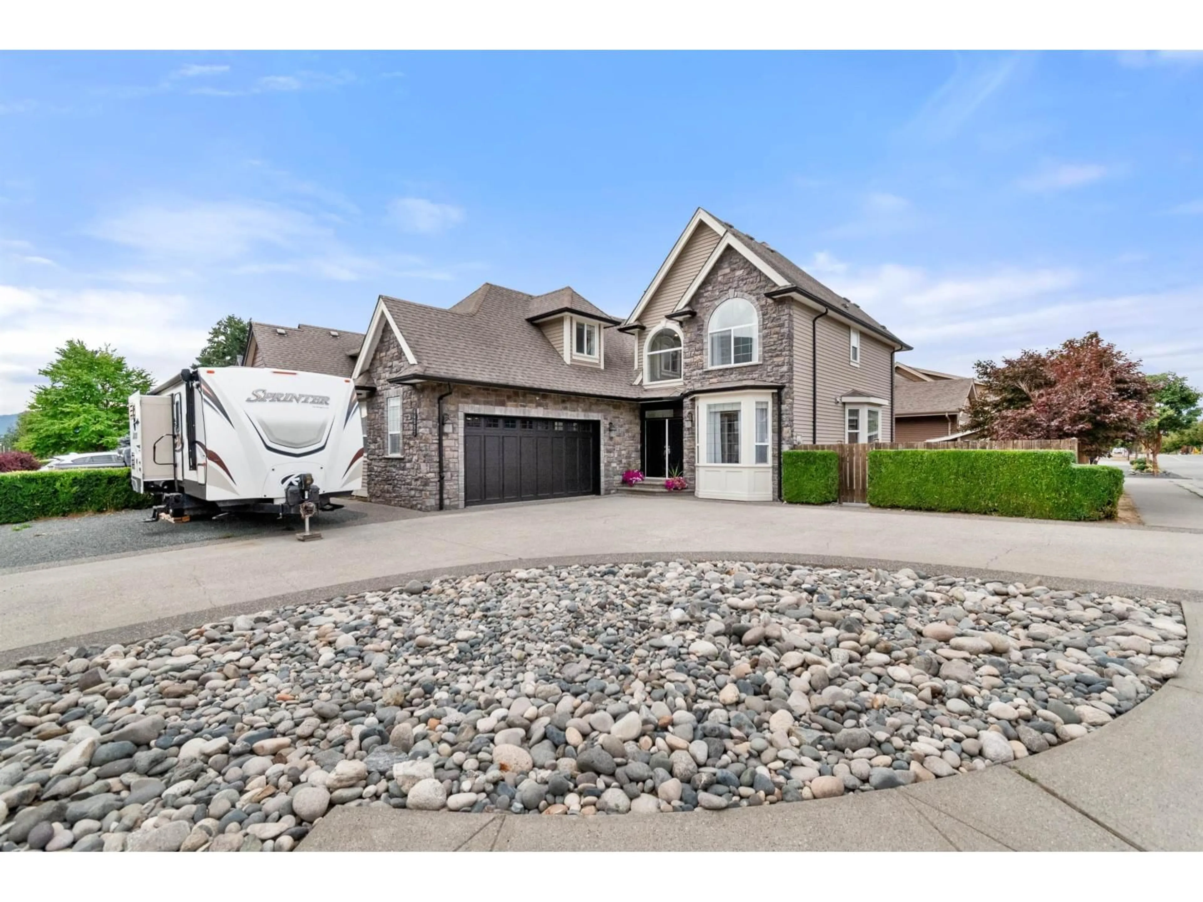 Home with vinyl exterior material, street for 44557 BAYSHORE AVENUE, Chilliwack British Columbia V2R0A6