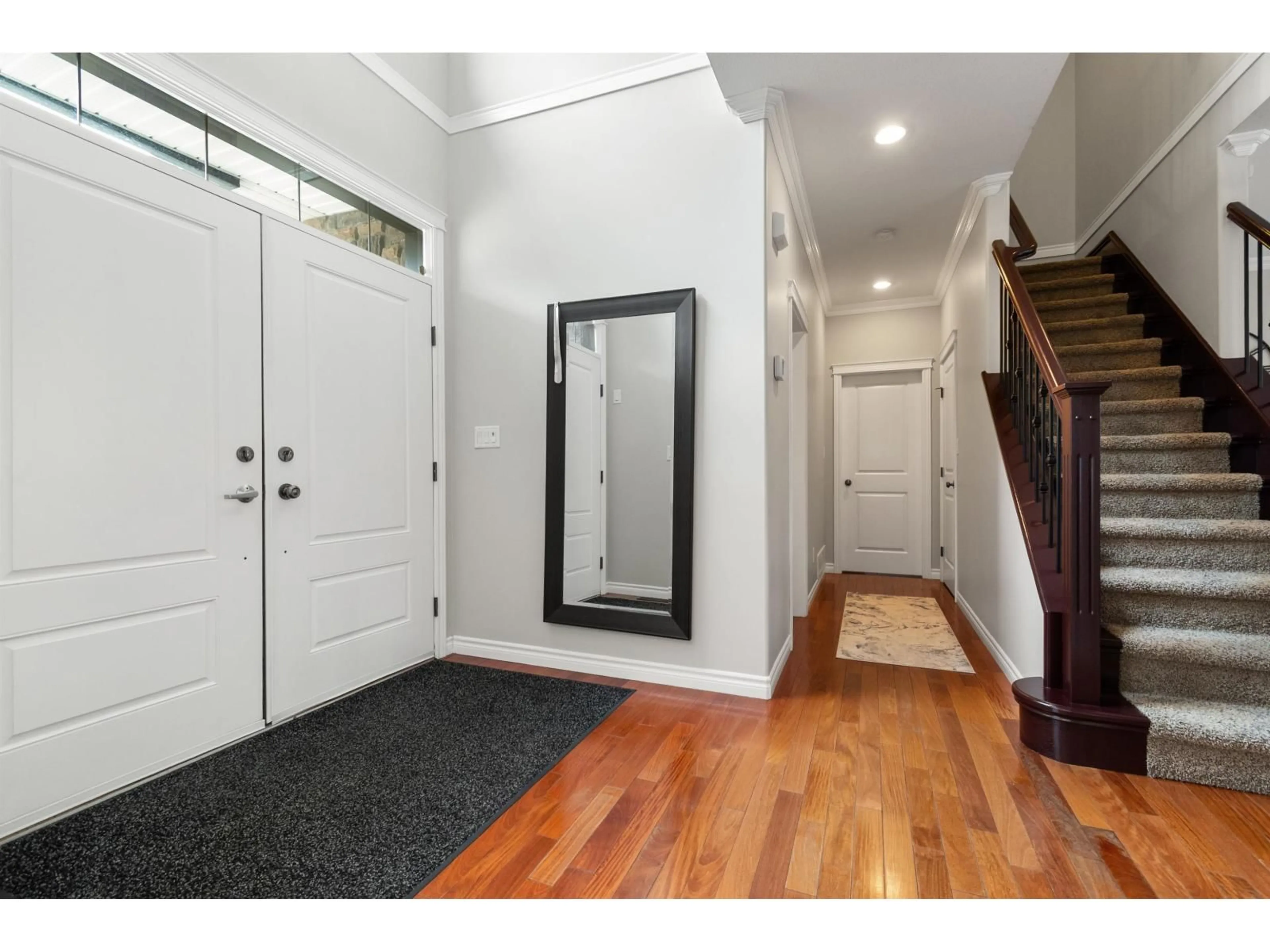 Indoor entryway for 44557 BAYSHORE AVENUE, Chilliwack British Columbia V2R0A6