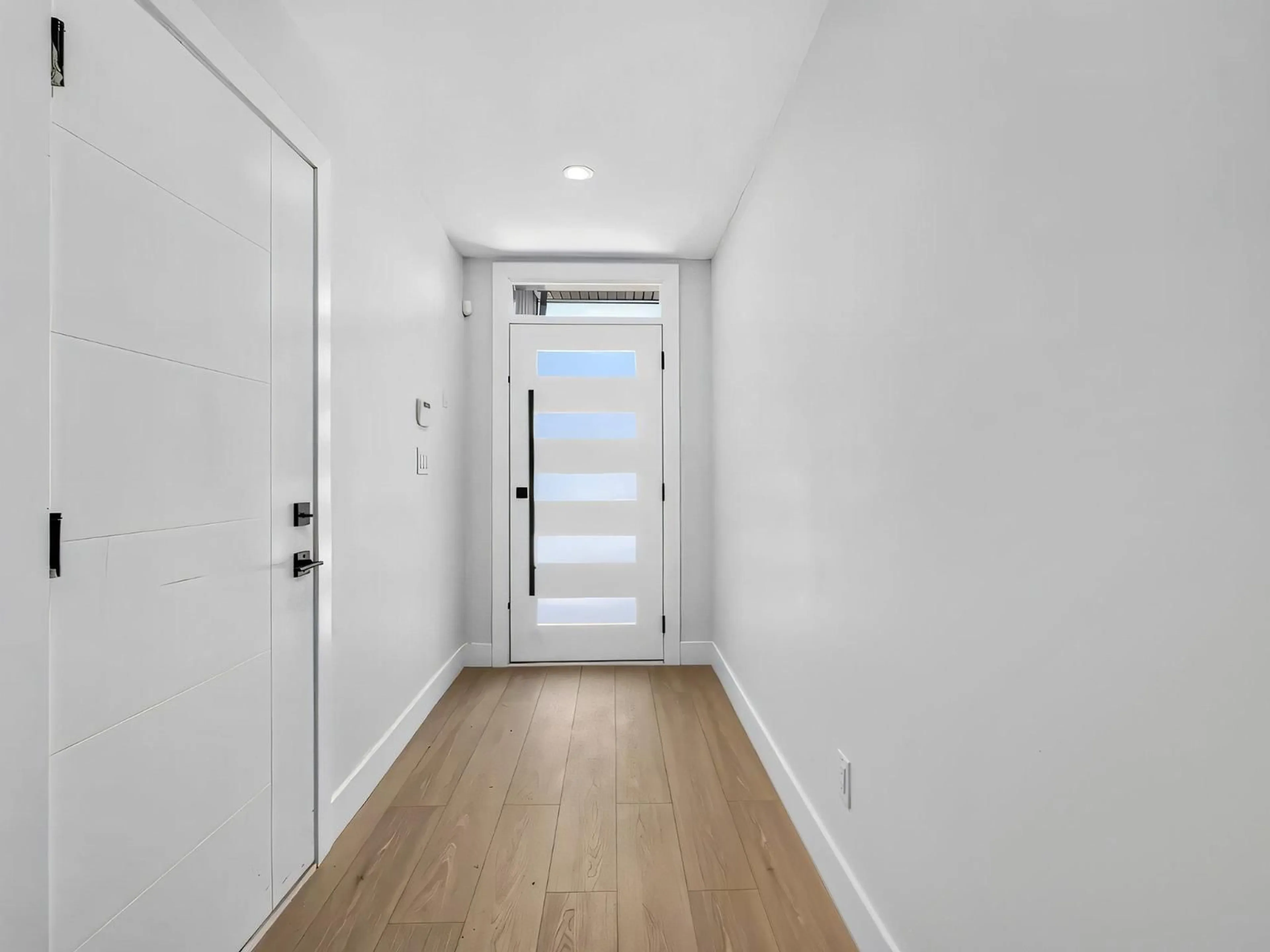 Indoor entryway for 102 - 5737 172 STREET, Surrey British Columbia V3S3Z4