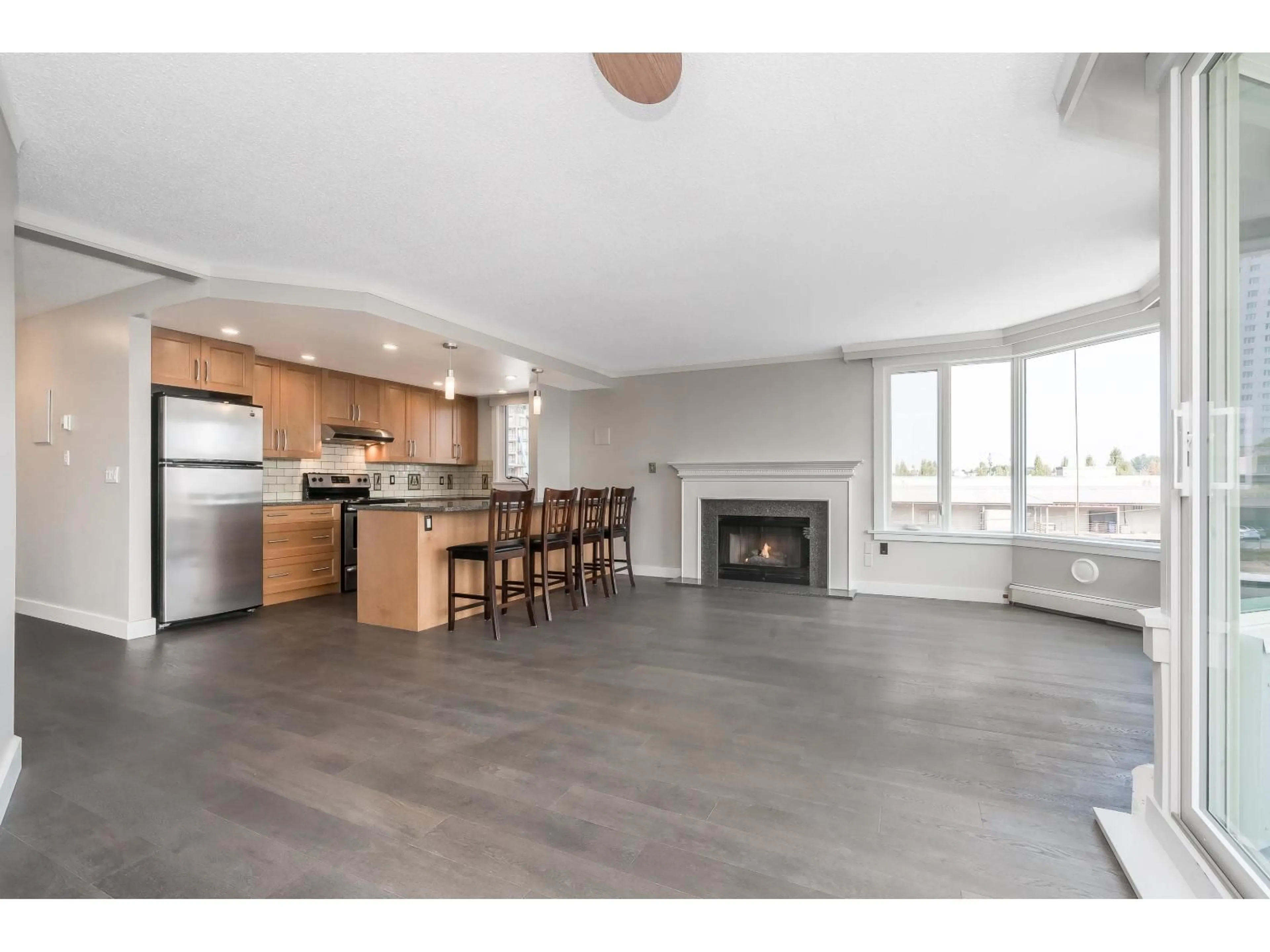 Open concept kitchen, unknown for 412 - 15111 RUSSELL AVENUE, White Rock British Columbia V4B2P4