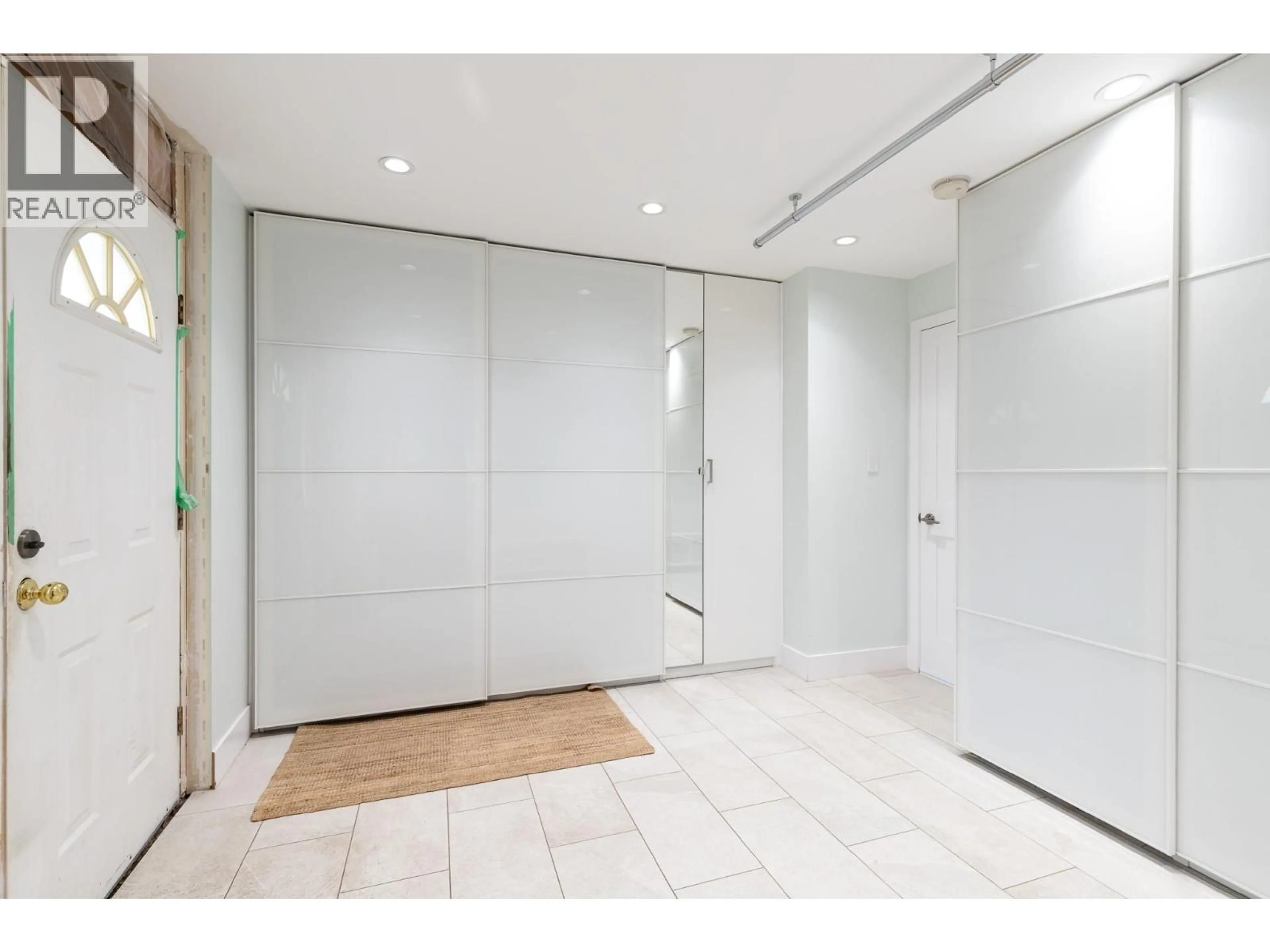 Indoor foyer for 41843 FAITH ROAD, Squamish British Columbia V0N1H0