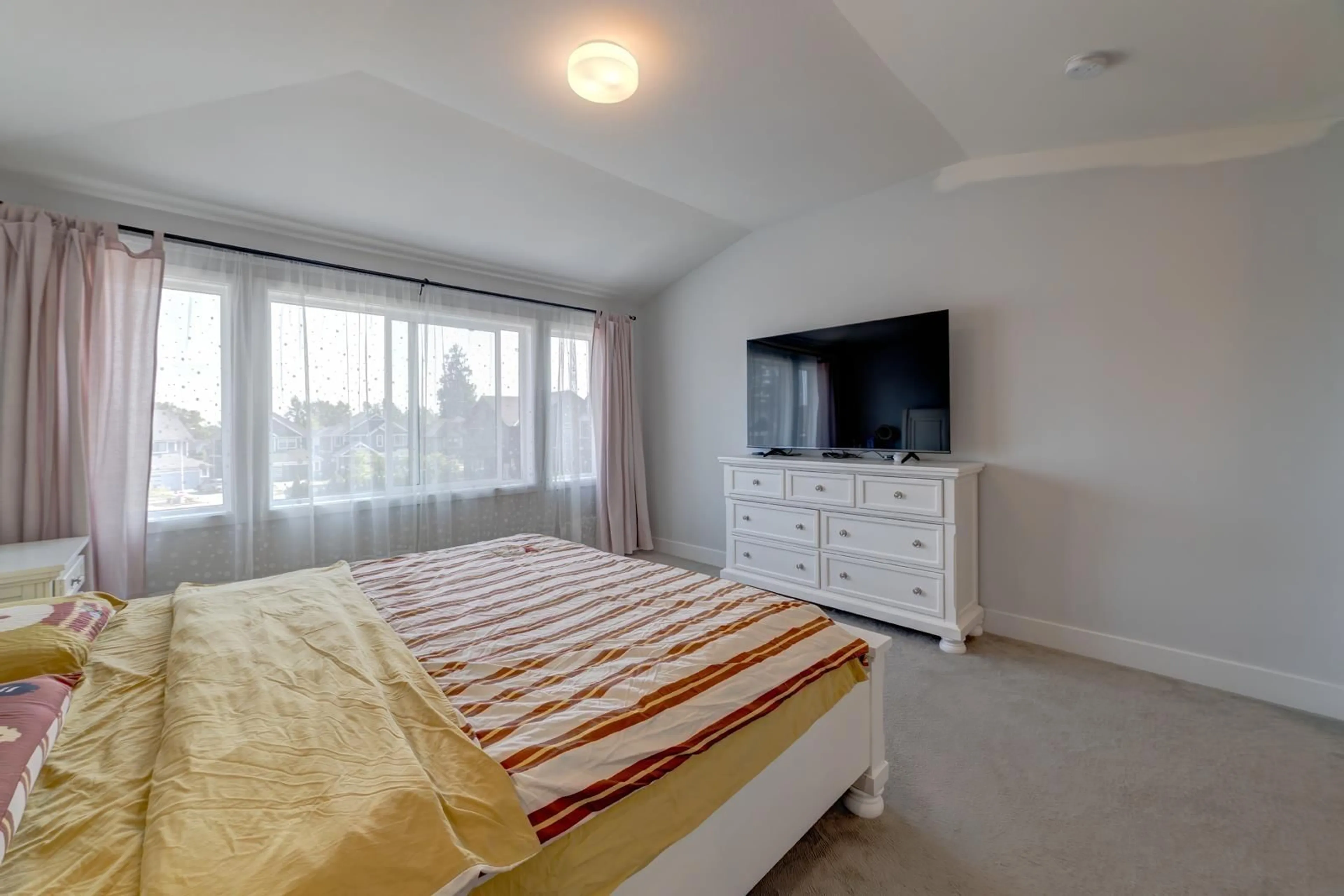 A pic of a room for 16568 104 AVENUE, Surrey British Columbia V4N6V4