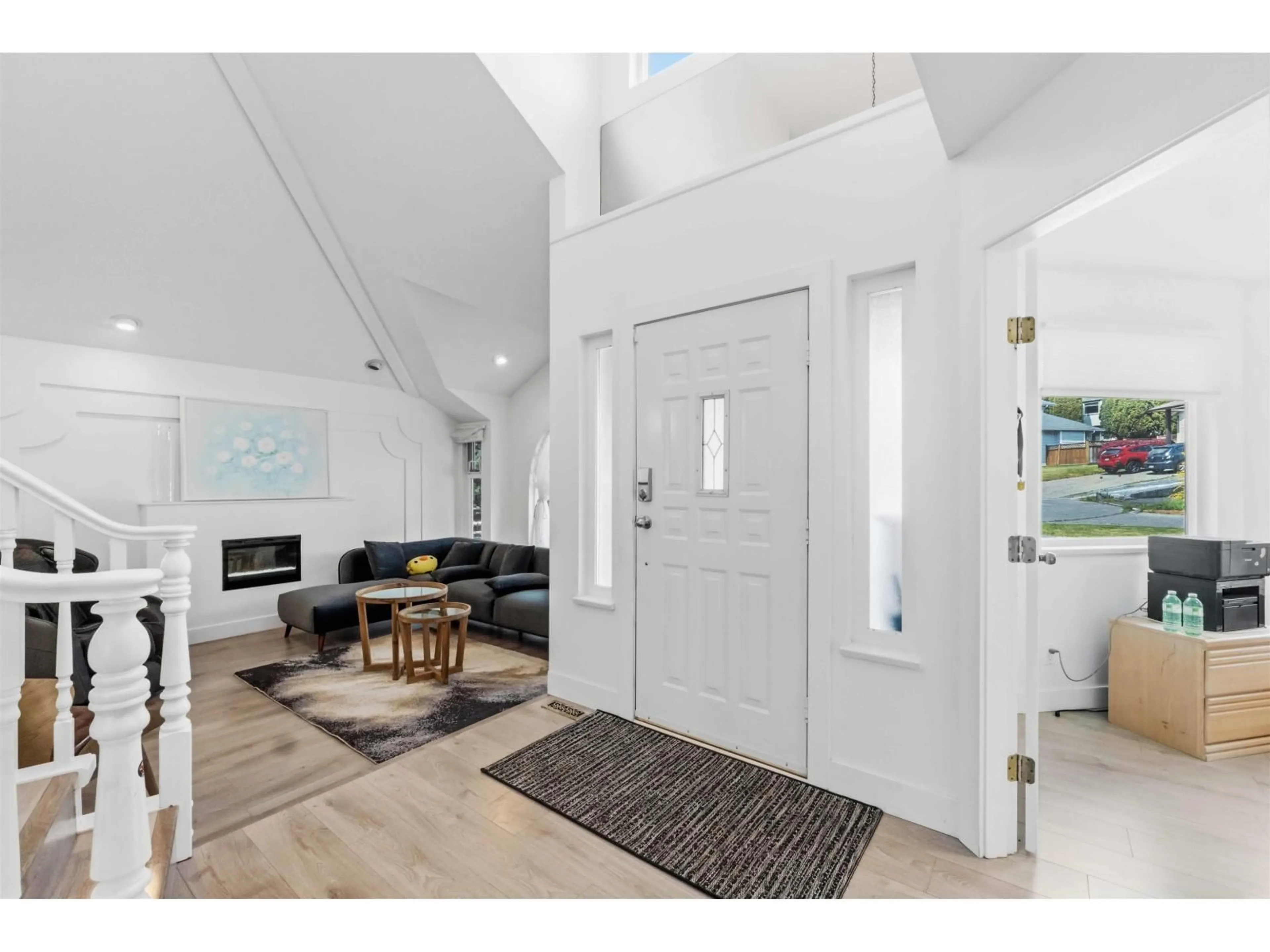 Indoor entryway for 16176 78B AVENUE, Surrey British Columbia V4N0K3