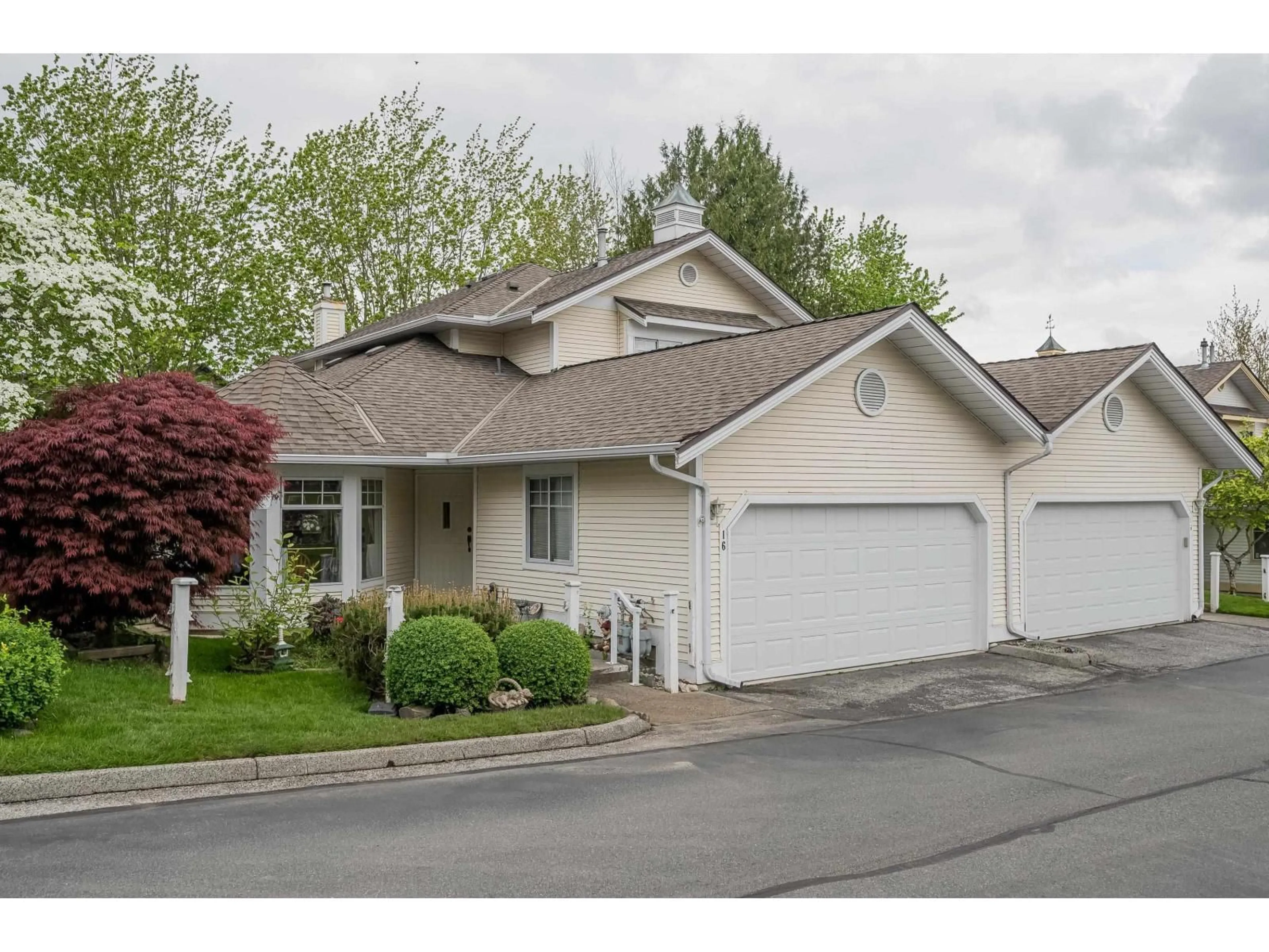 Home with vinyl exterior material, street for 16 - 21138 88 AVENUE, Langley British Columbia V1M2G7