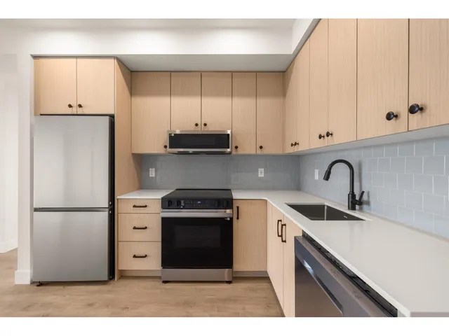 208 - 32528 SIMON AVENUE, Abbotsford 3