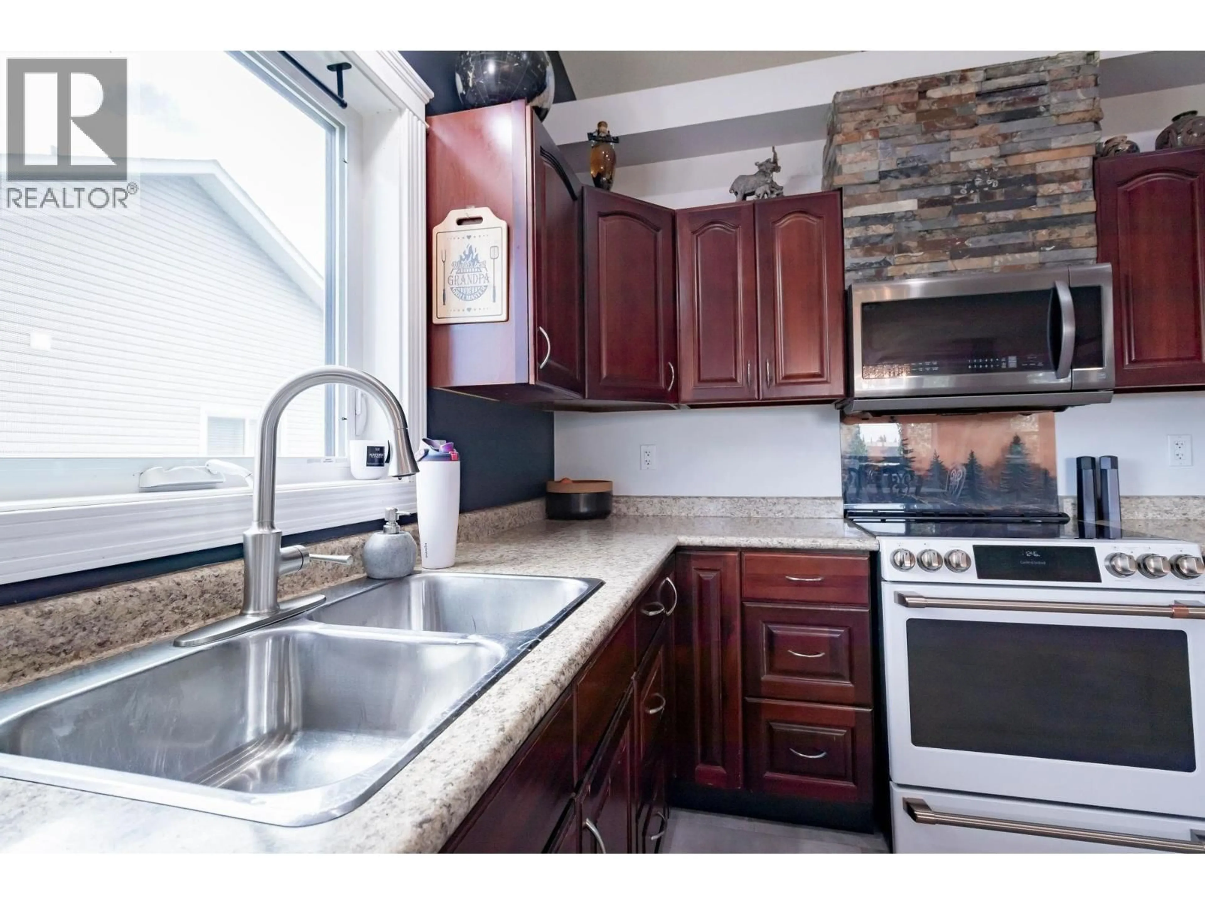 Standard kitchen, ceramic/tile floor for 9720 118 AVENUE, Fort St. John British Columbia V1J0E9