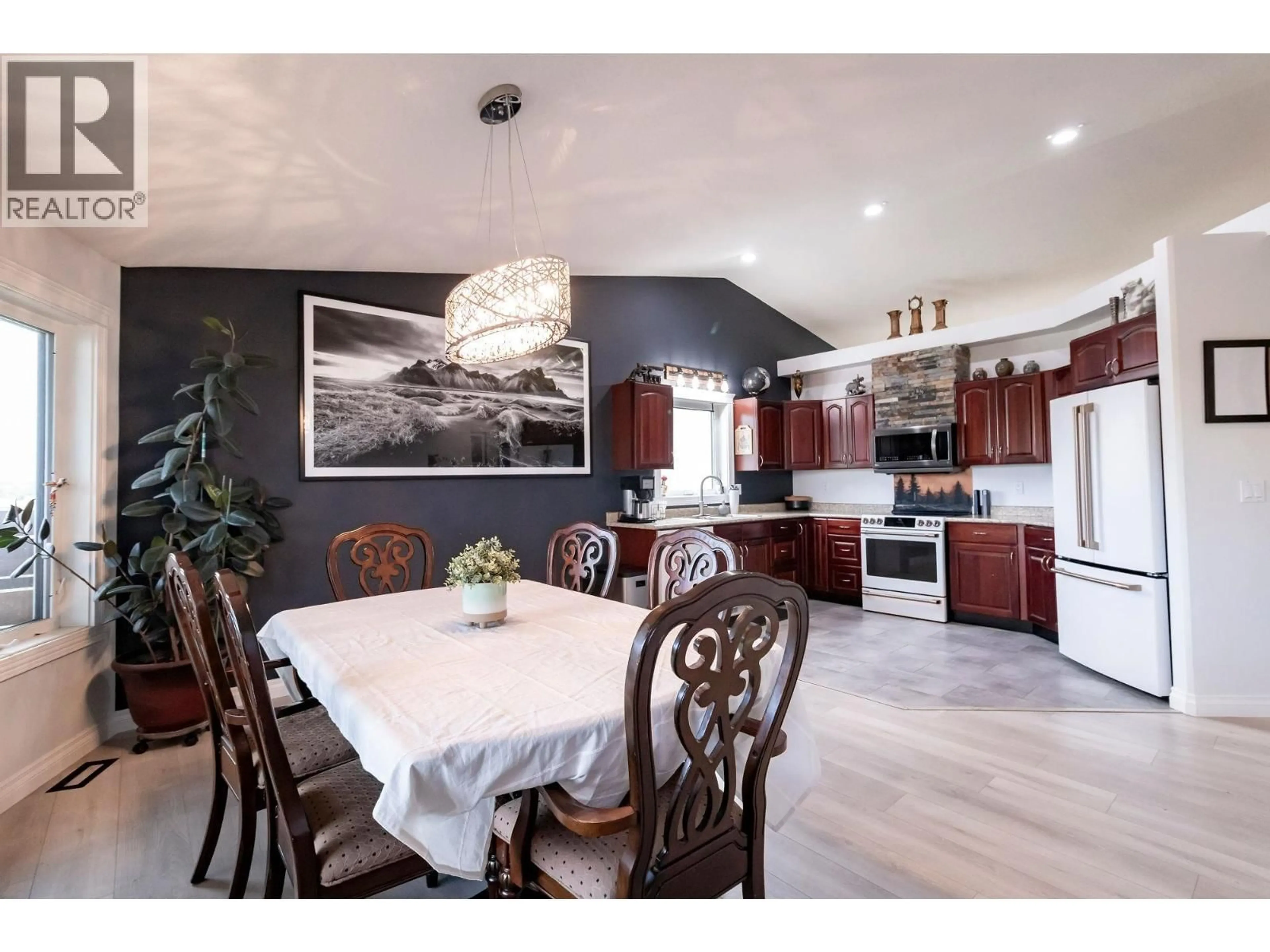 Open concept kitchen, unknown for 9720 118 AVENUE, Fort St. John British Columbia V1J0E9