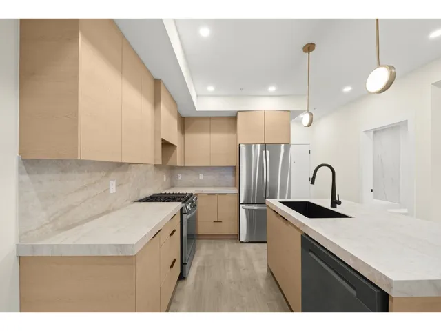 211 - 15353 17 AVENUE, Surrey 4