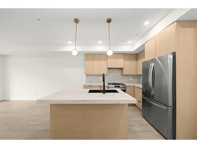 211 - 15353 17 AVENUE, Surrey 5