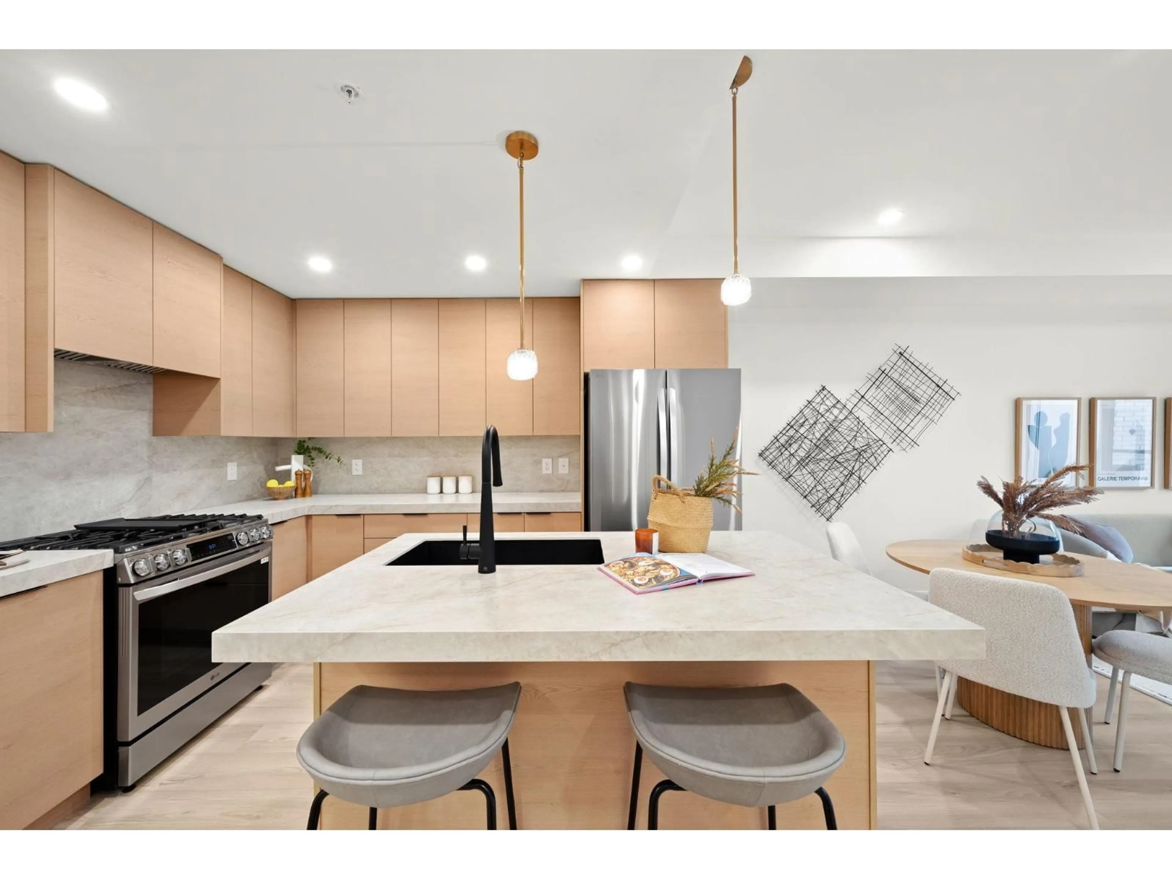 Open concept kitchen, unknown for 208 - 15353 17 AVENUE, Surrey British Columbia V4A1T8
