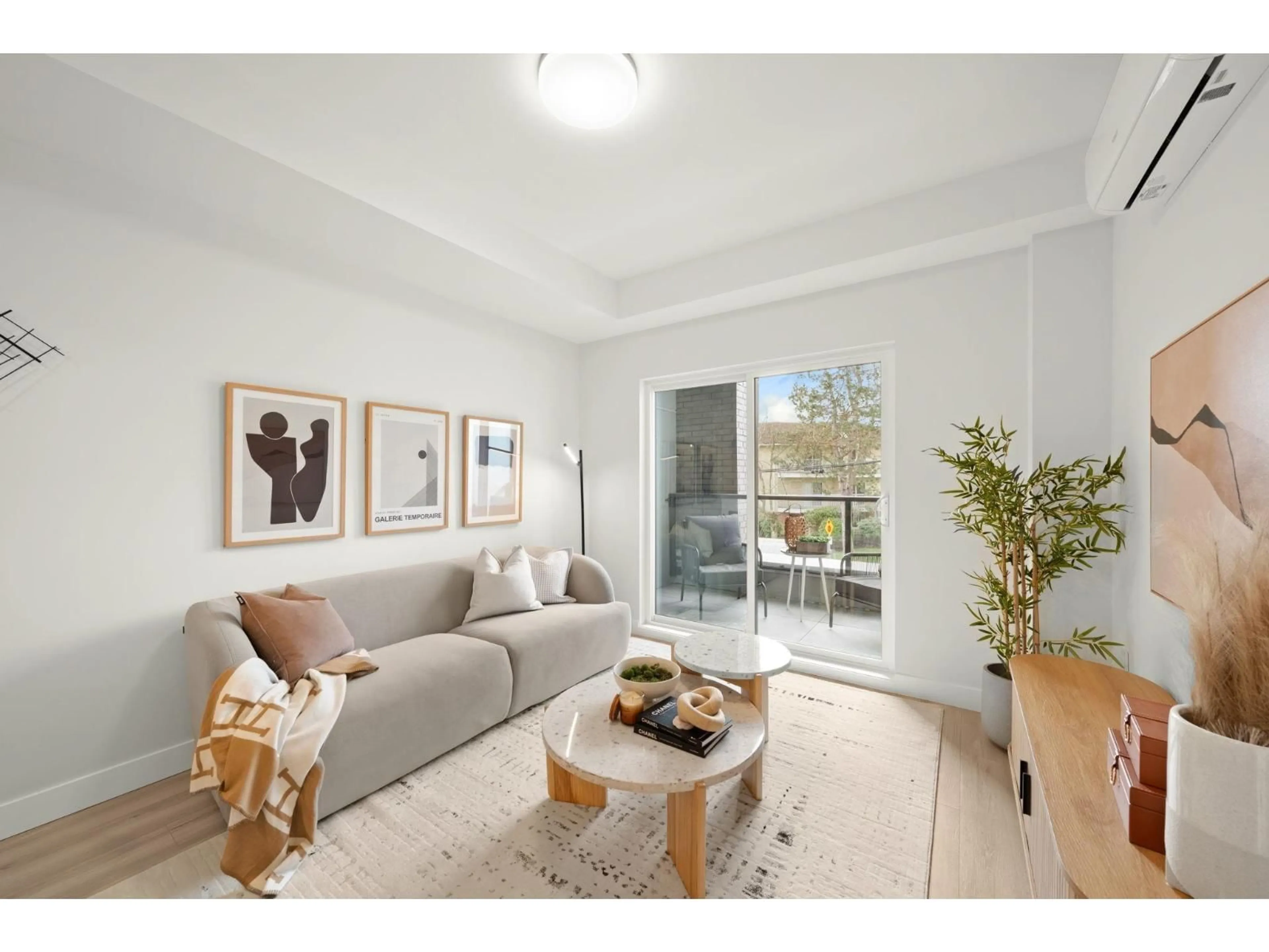 Living room with furniture, unknown for 208 - 15353 17 AVENUE, Surrey British Columbia V4A1T8