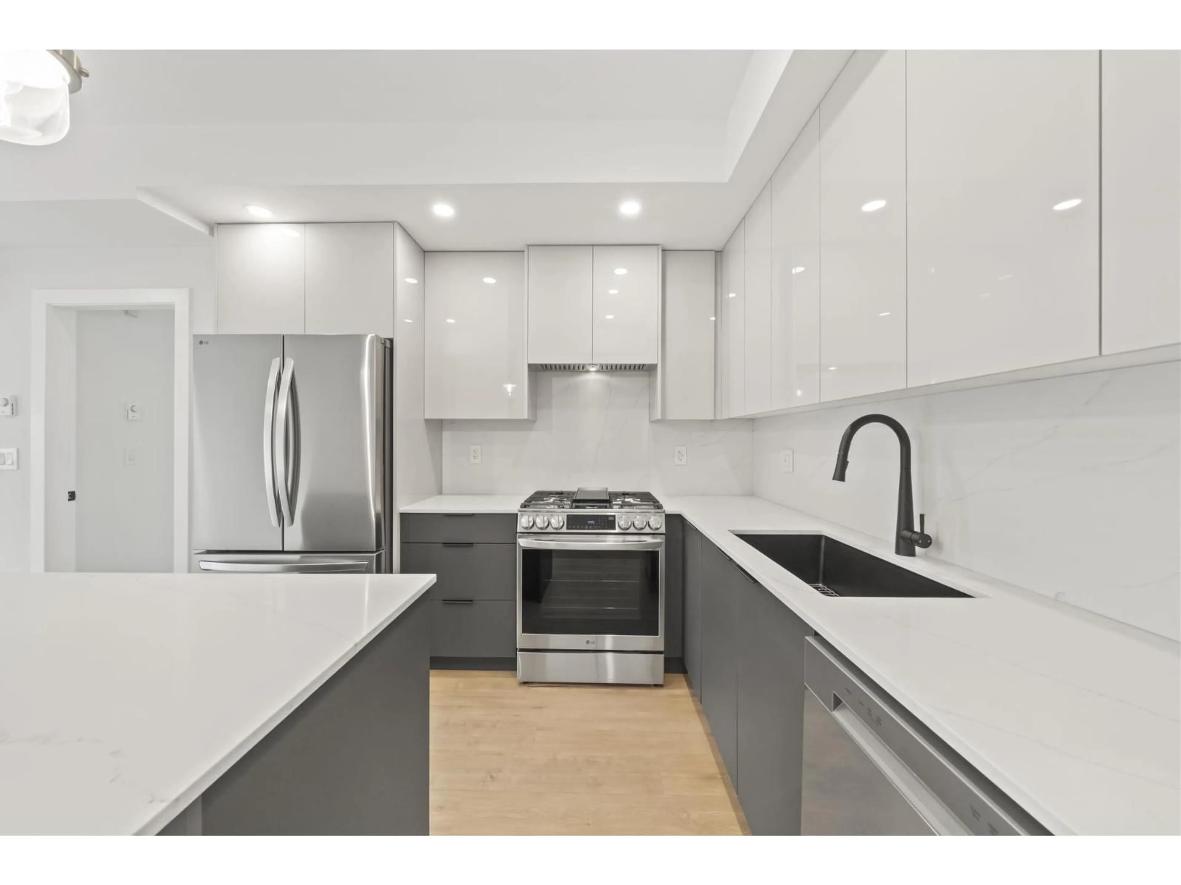Unknown for 103 - 15353 17 AVENUE, Surrey British Columbia V4A1T8