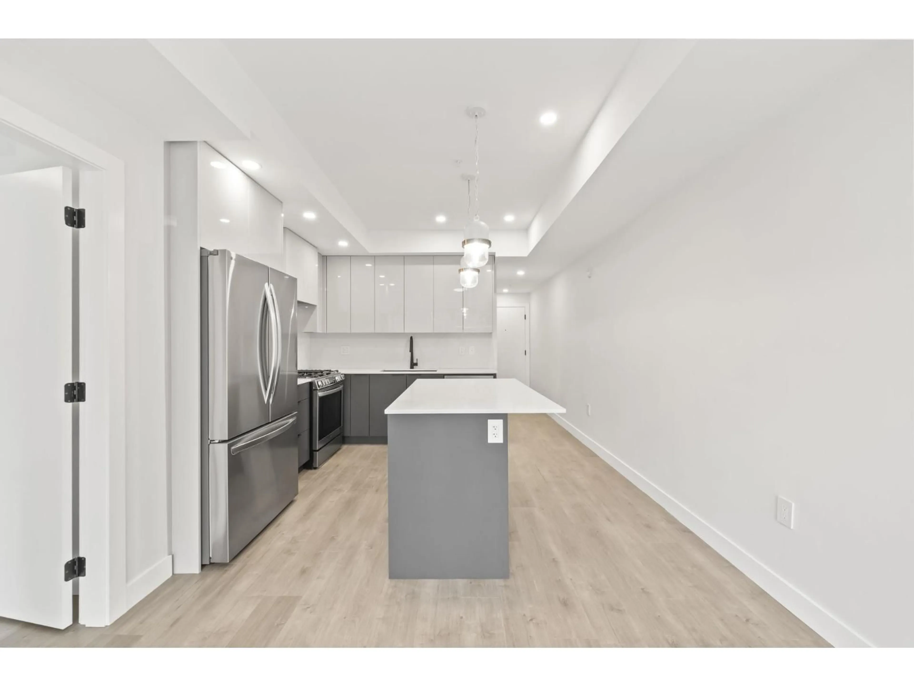 Open concept kitchen, unknown for 103 - 15353 17 AVENUE, Surrey British Columbia V4A1T8