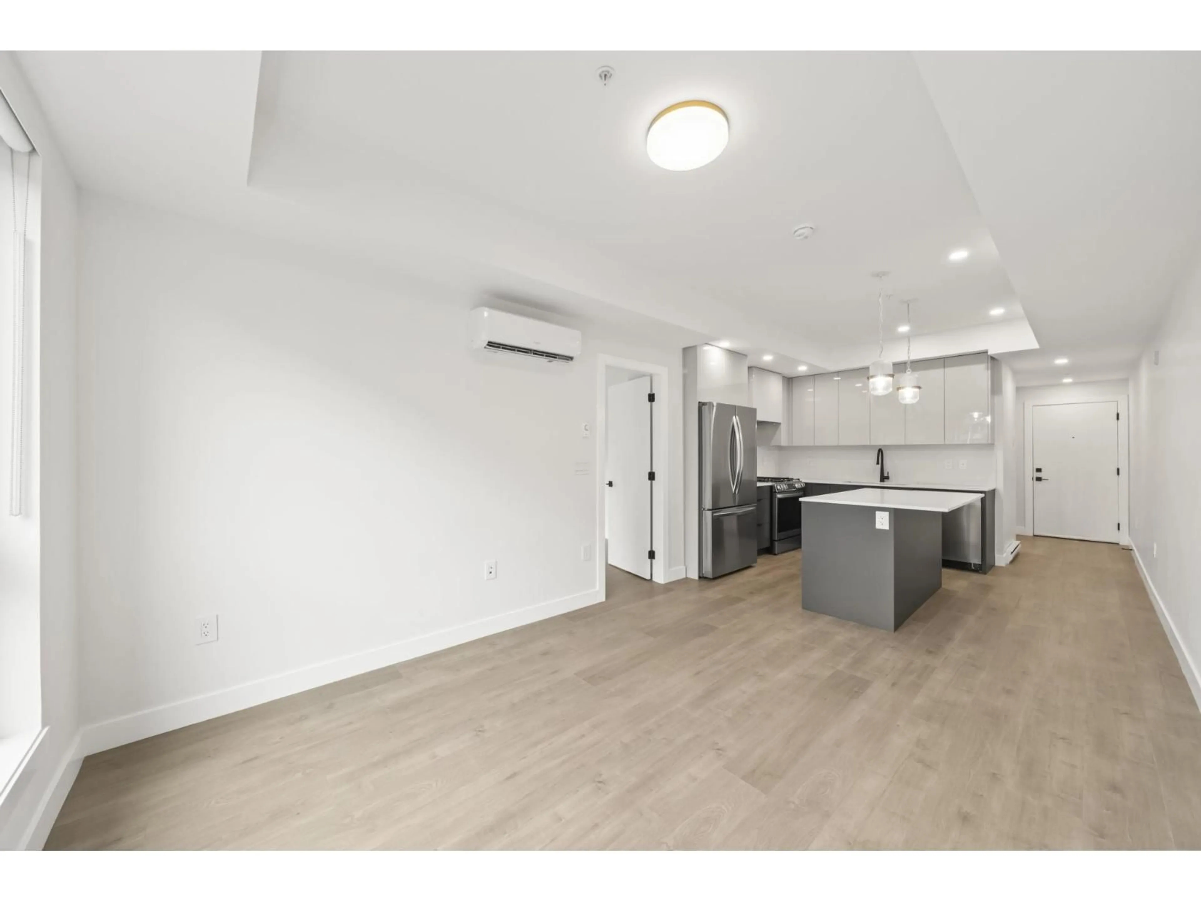 A pic of a room for 103 - 15353 17 AVENUE, Surrey British Columbia V4A1T8