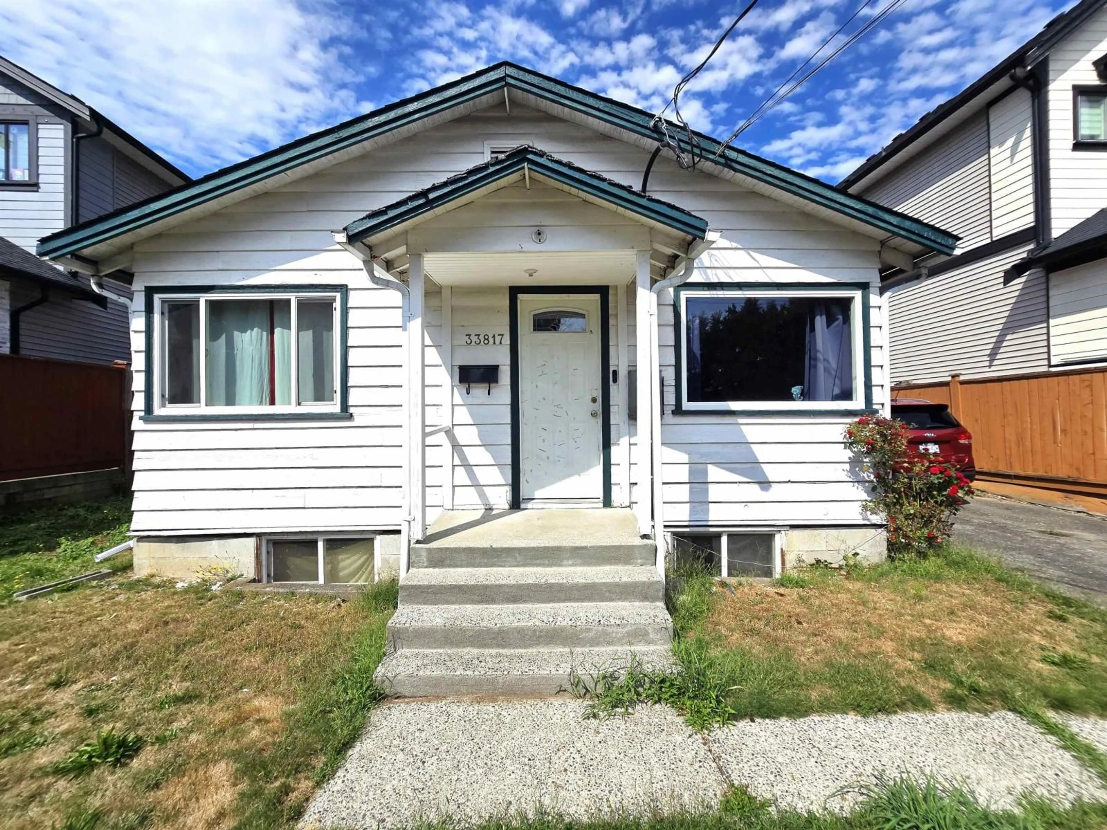 Home with vinyl exterior material, street for 33817 MAYFAIR AVENUE, Abbotsford British Columbia V2S1P7