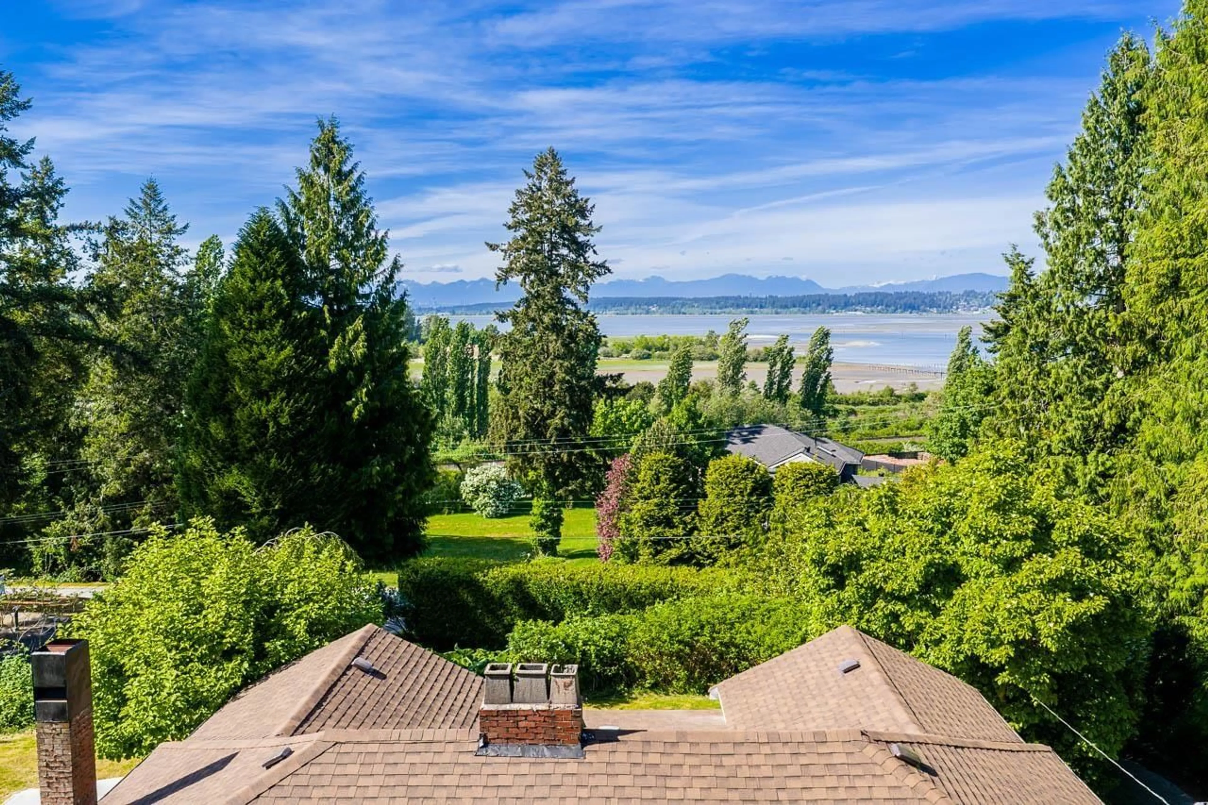 A pic from outside/outdoor area/front of a property/back of a property/a pic from drone, water/lake/river/ocean view for 12520 CRESCENT ROAD, Surrey British Columbia V4A2V3