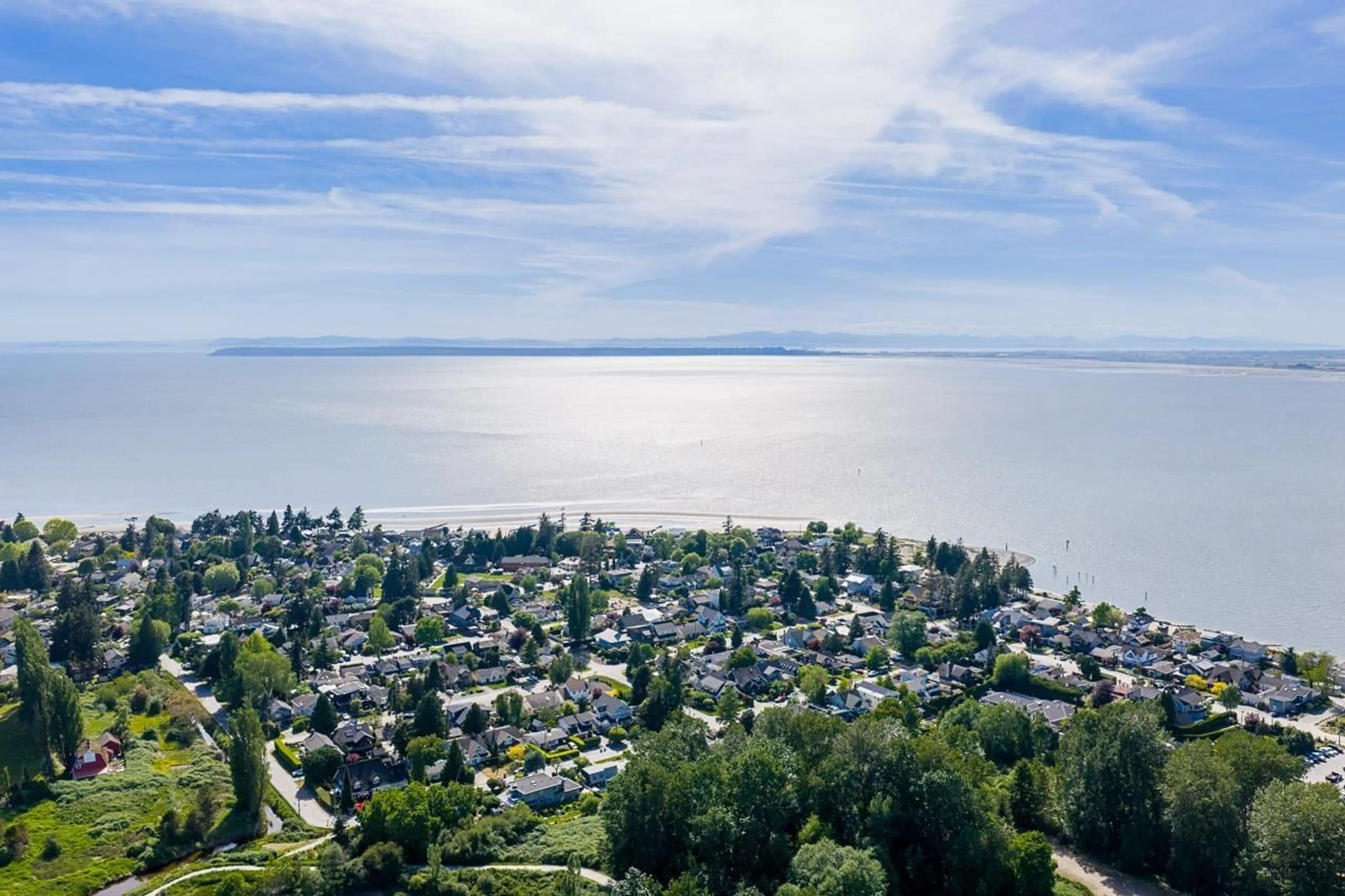 A pic from outside/outdoor area/front of a property/back of a property/a pic from drone, water/lake/river/ocean view for 12520 CRESCENT ROAD, Surrey British Columbia V4A2V3