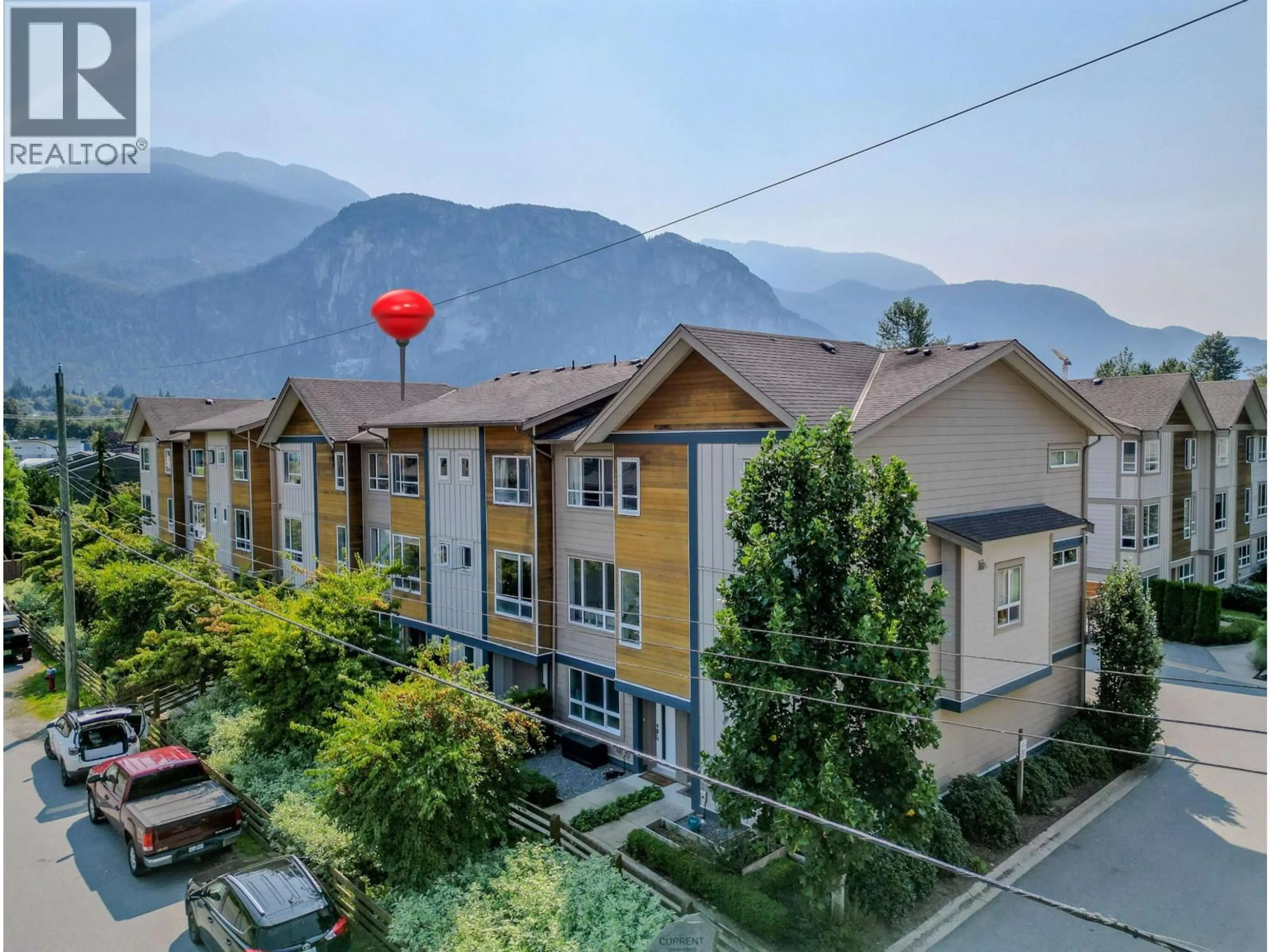 A pic from outside/outdoor area/front of a property/back of a property/a pic from drone, mountain view for 4 - 1188 WILSON CRESCENT, Squamish British Columbia V8B0A9