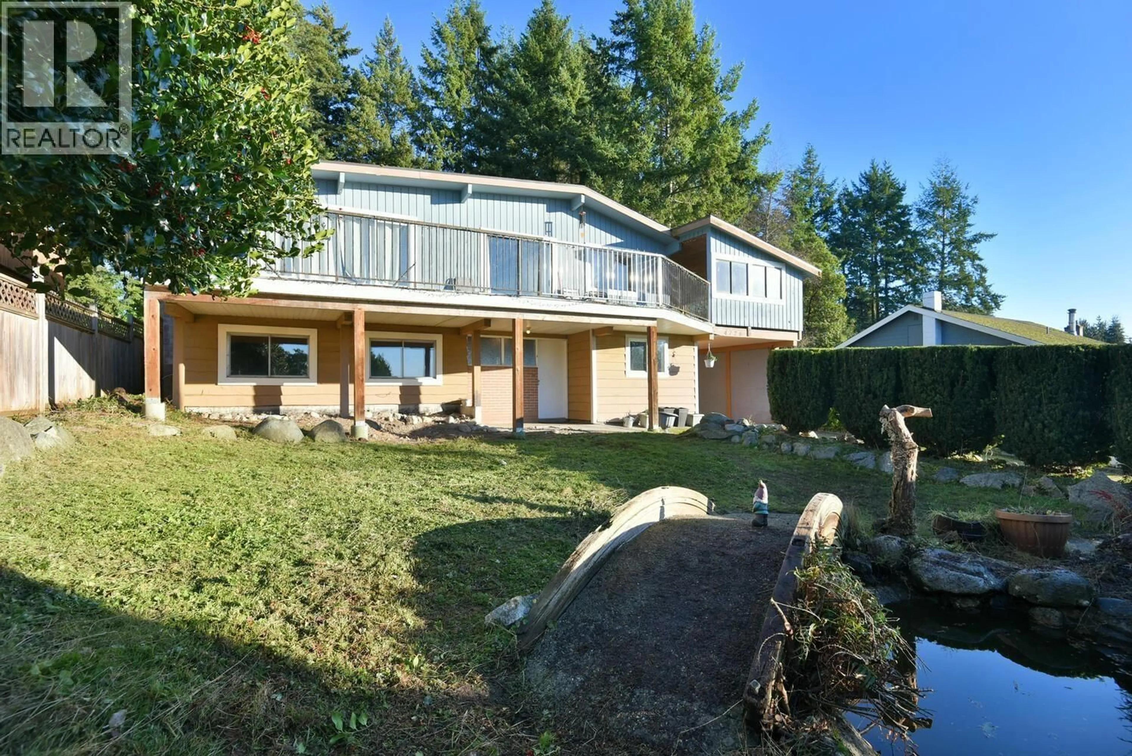 A pic from outside/outdoor area/front of a property/back of a property/a pic from drone, water/lake/river/ocean view for 4726 LAUREL AVENUE, Sechelt British Columbia V7Z0E7