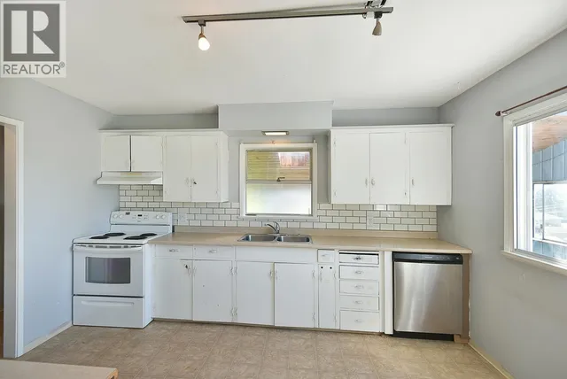 4726 LAUREL AVENUE, Sechelt 5
