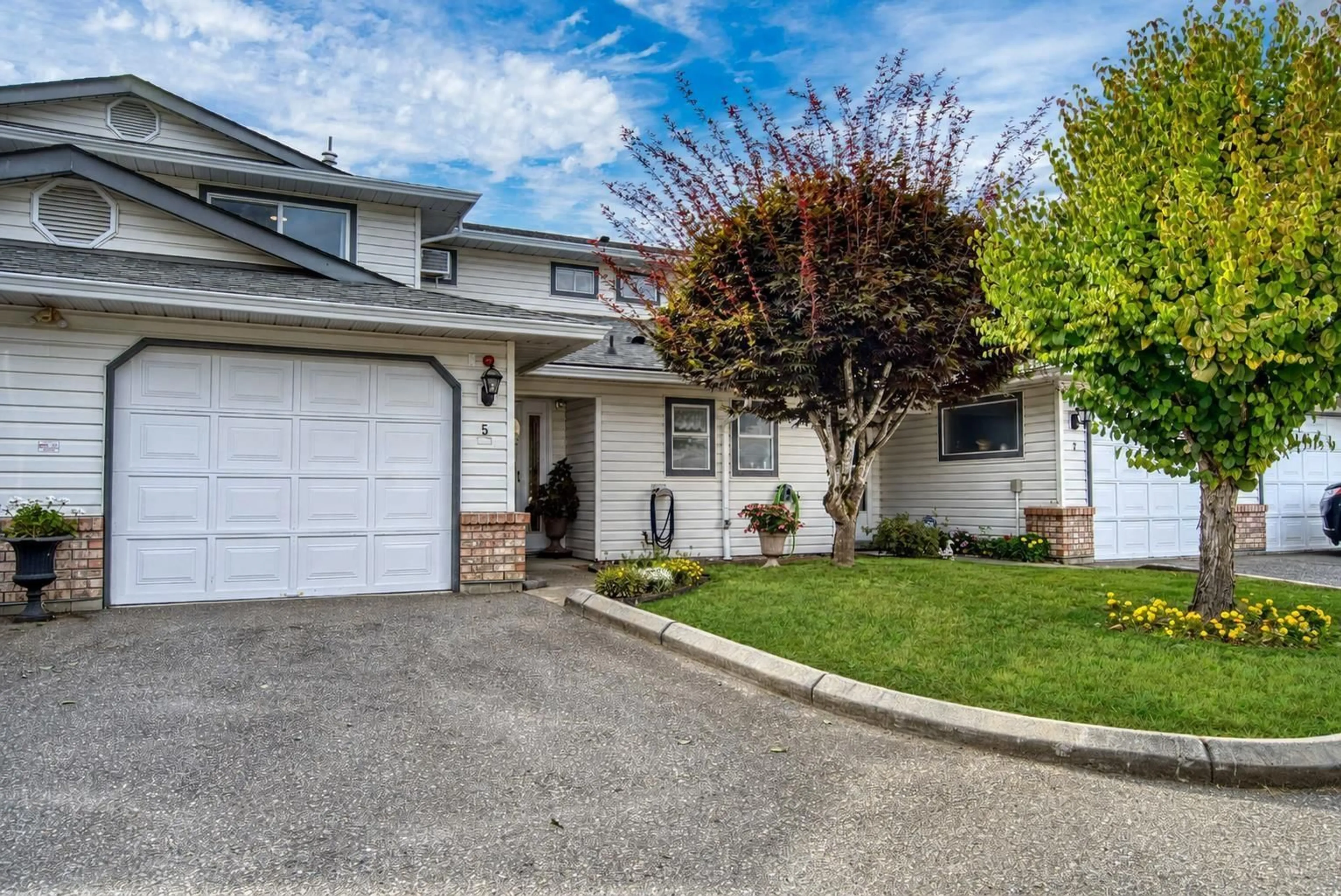 Home with vinyl exterior material, street for 5 - 32165 7 AVENUE, Mission British Columbia V2V2A9