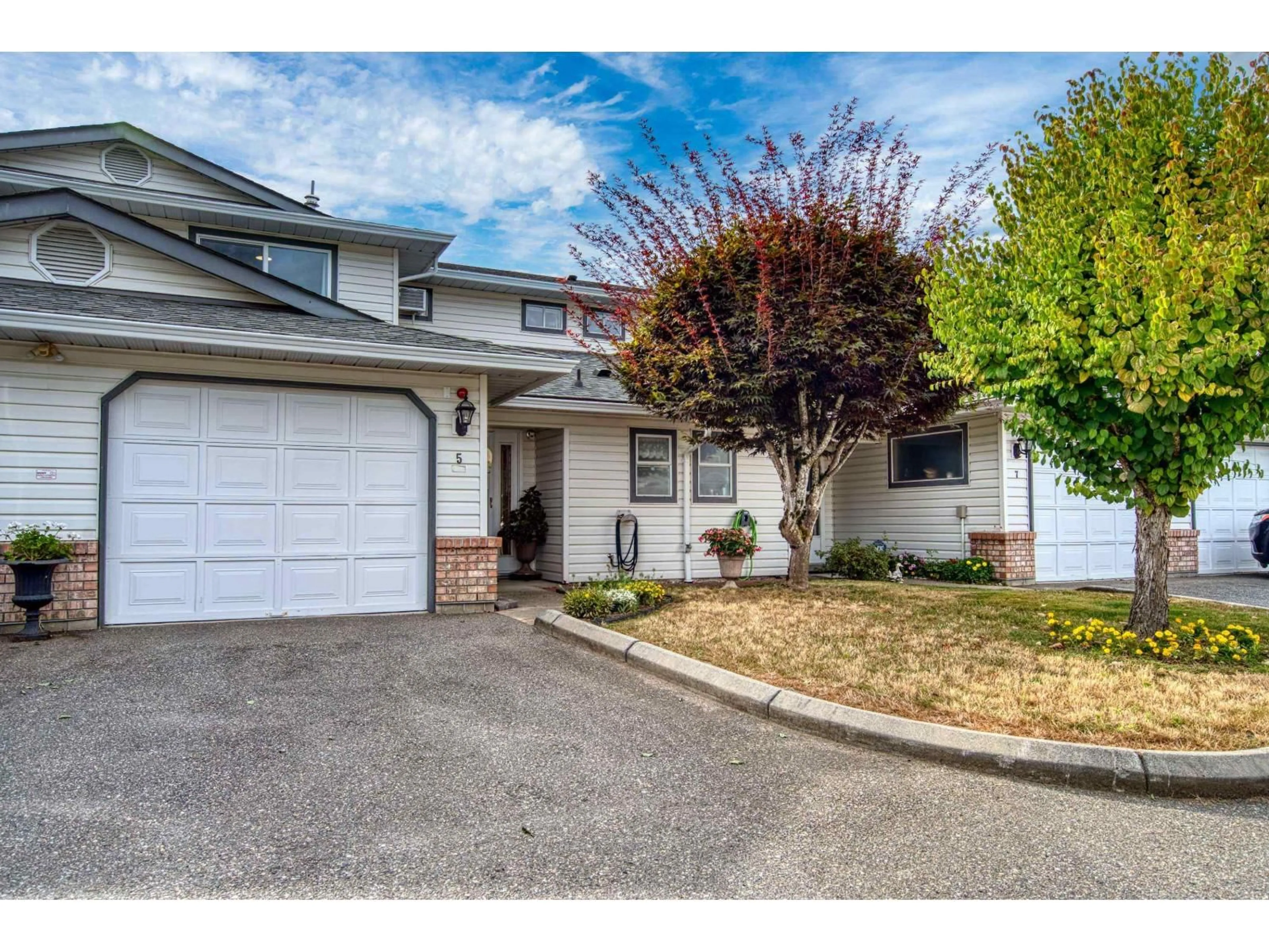 Home with vinyl exterior material, street for 5 - 32165 7 AVENUE, Mission British Columbia V2V2A9