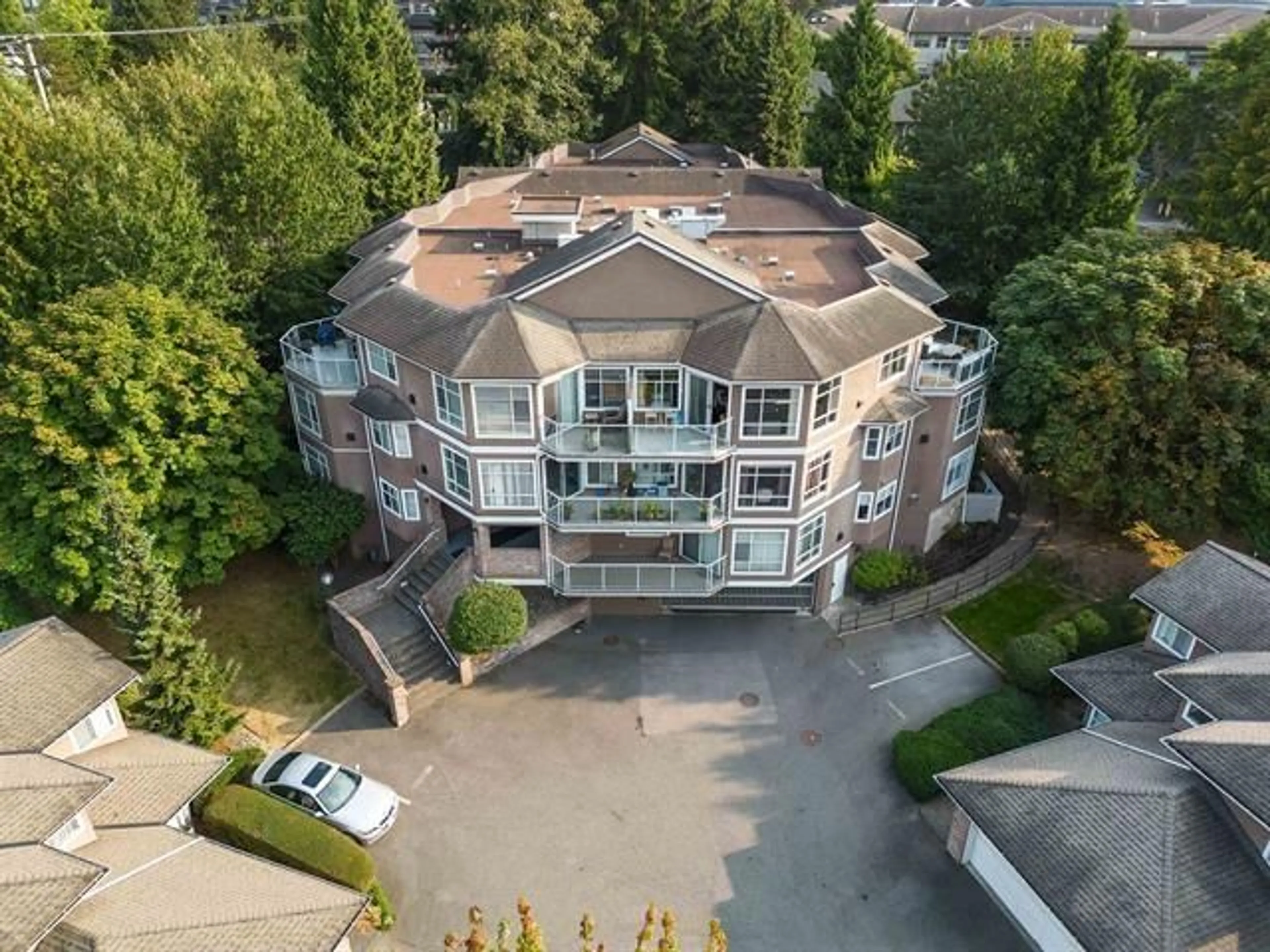 A pic from outside/outdoor area/front of a property/back of a property/a pic from drone, unknown for 303 - 6866 NICHOLSON ROAD, Delta British Columbia V4E3G5