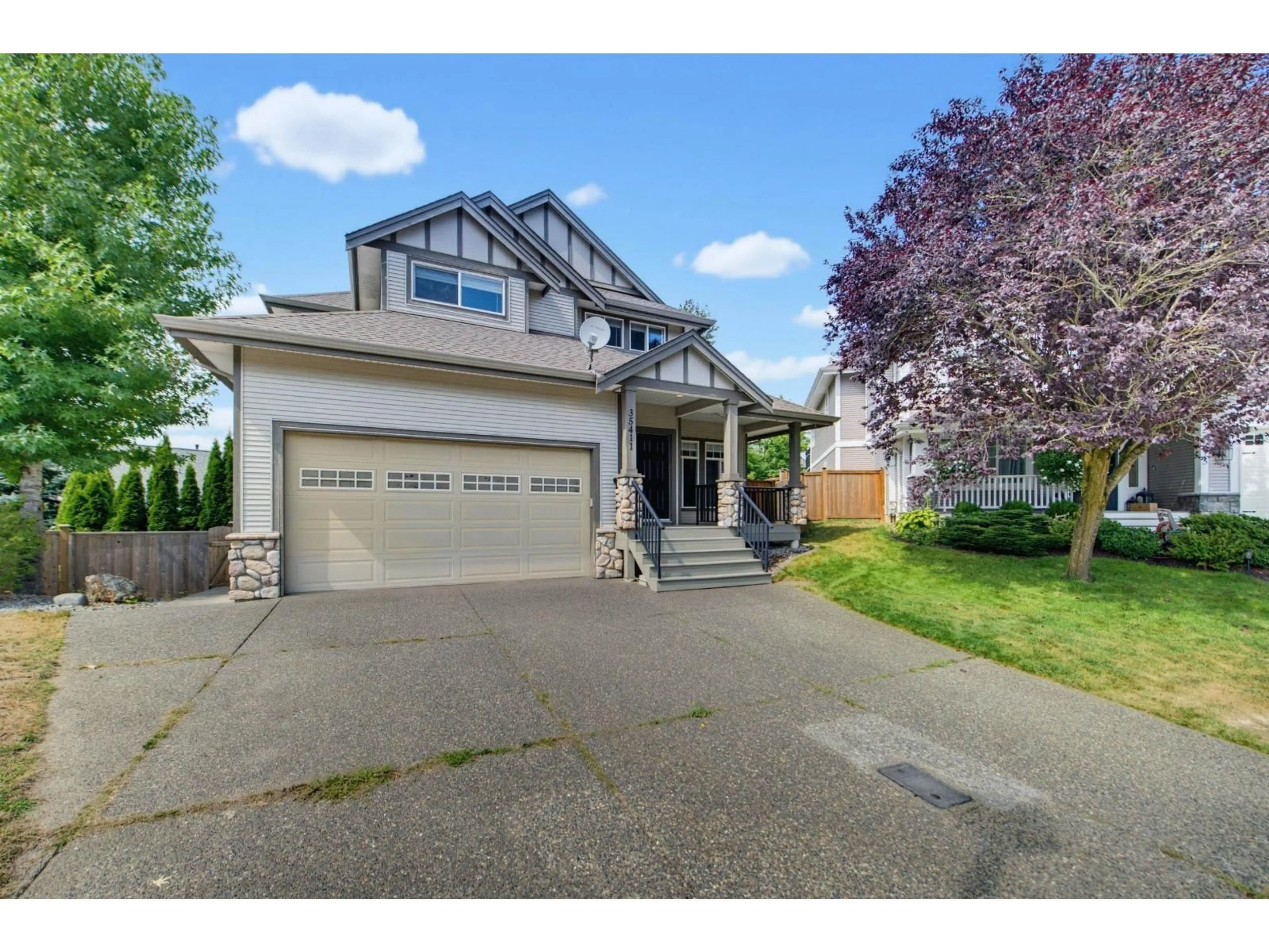 Home with vinyl exterior material, street for 35411 NAKISKA COURT, Abbotsford British Columbia V3G1J6