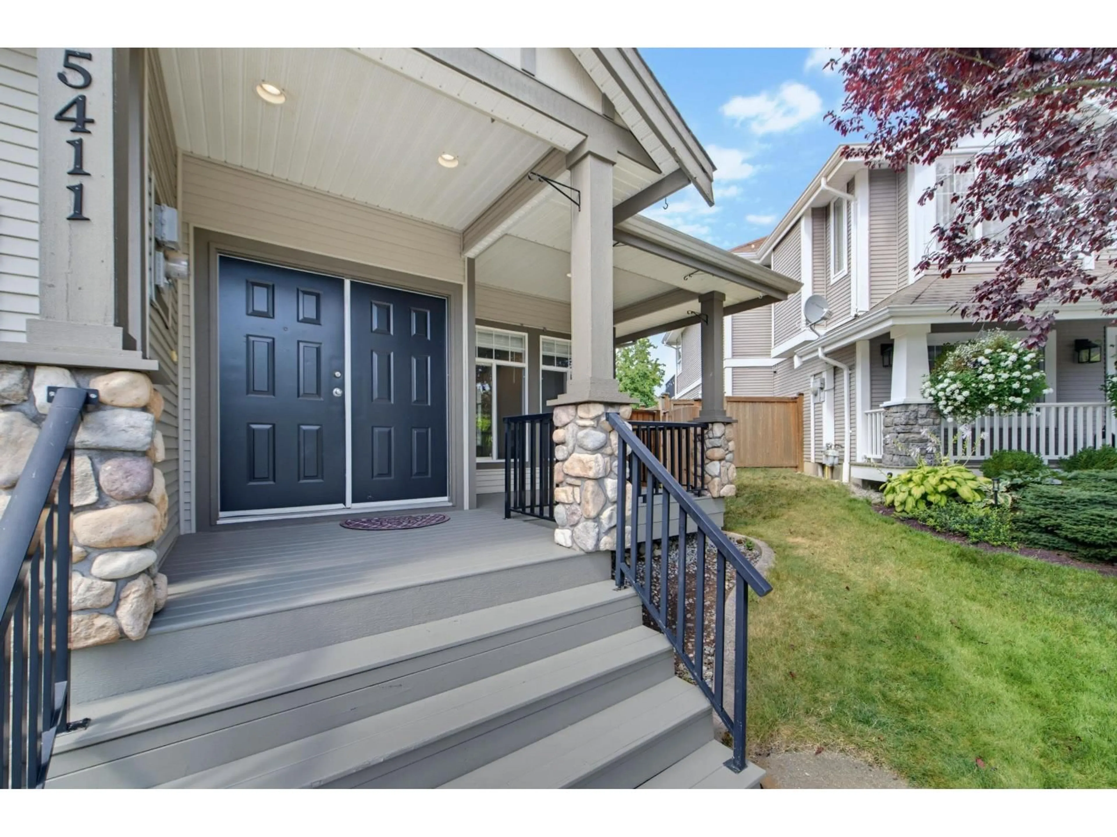 Indoor entryway for 35411 NAKISKA COURT, Abbotsford British Columbia V3G1J6