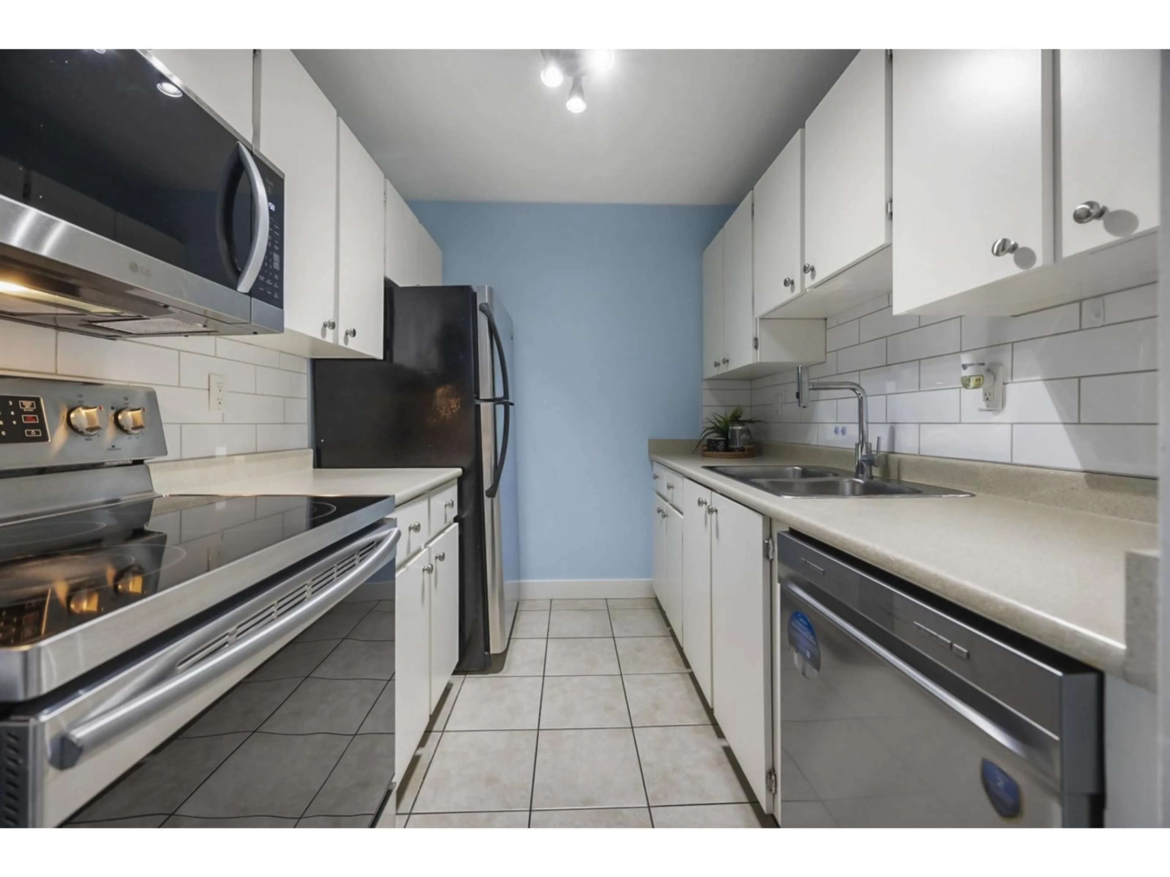 Standard kitchen, unknown for 312 - 5700 200 STREET, Langley British Columbia V3A7S6
