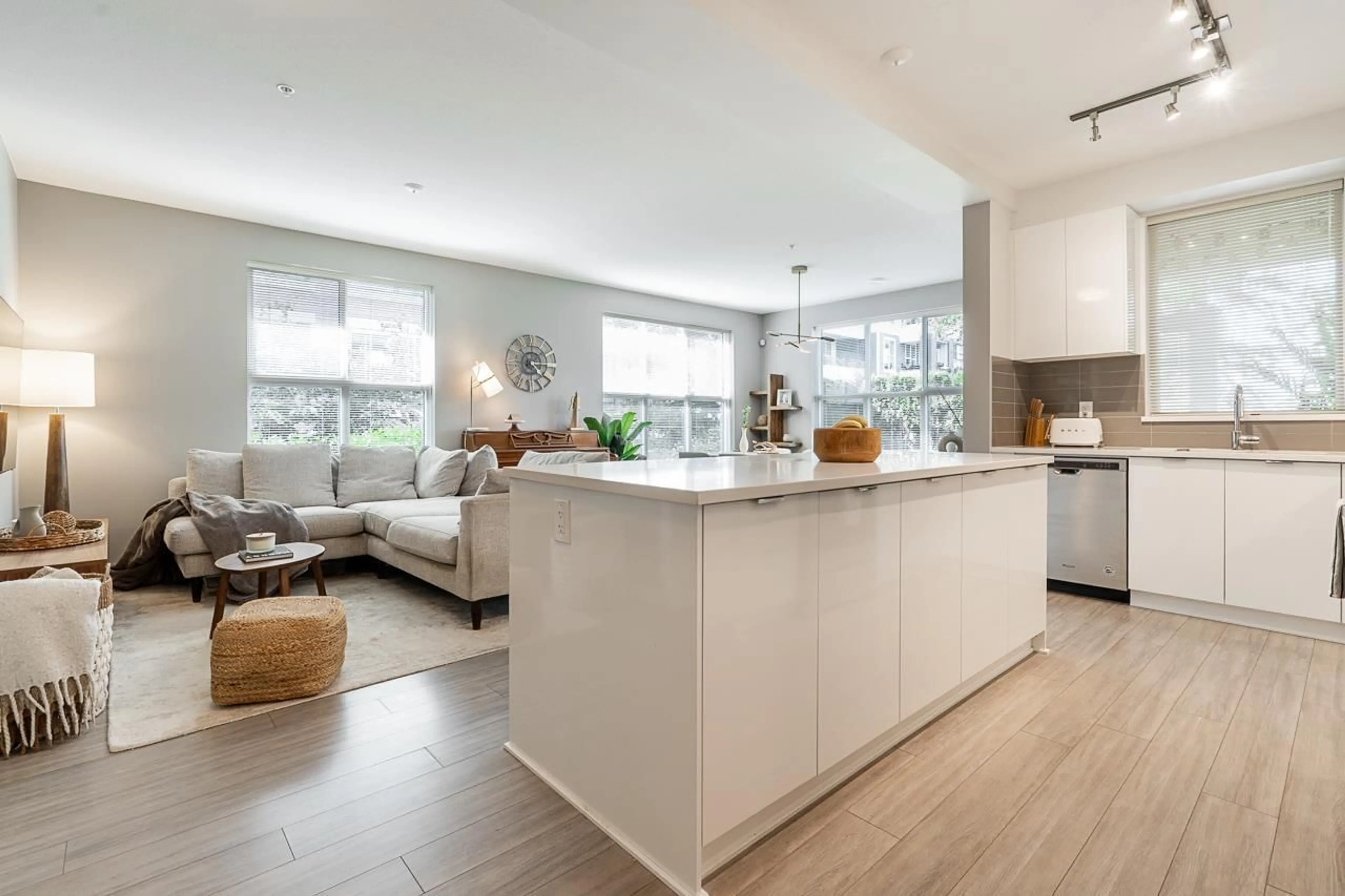 Open concept kitchen, ceramic/tile floor for D118 - 8150 207 STREET, Langley British Columbia V2Y4J5