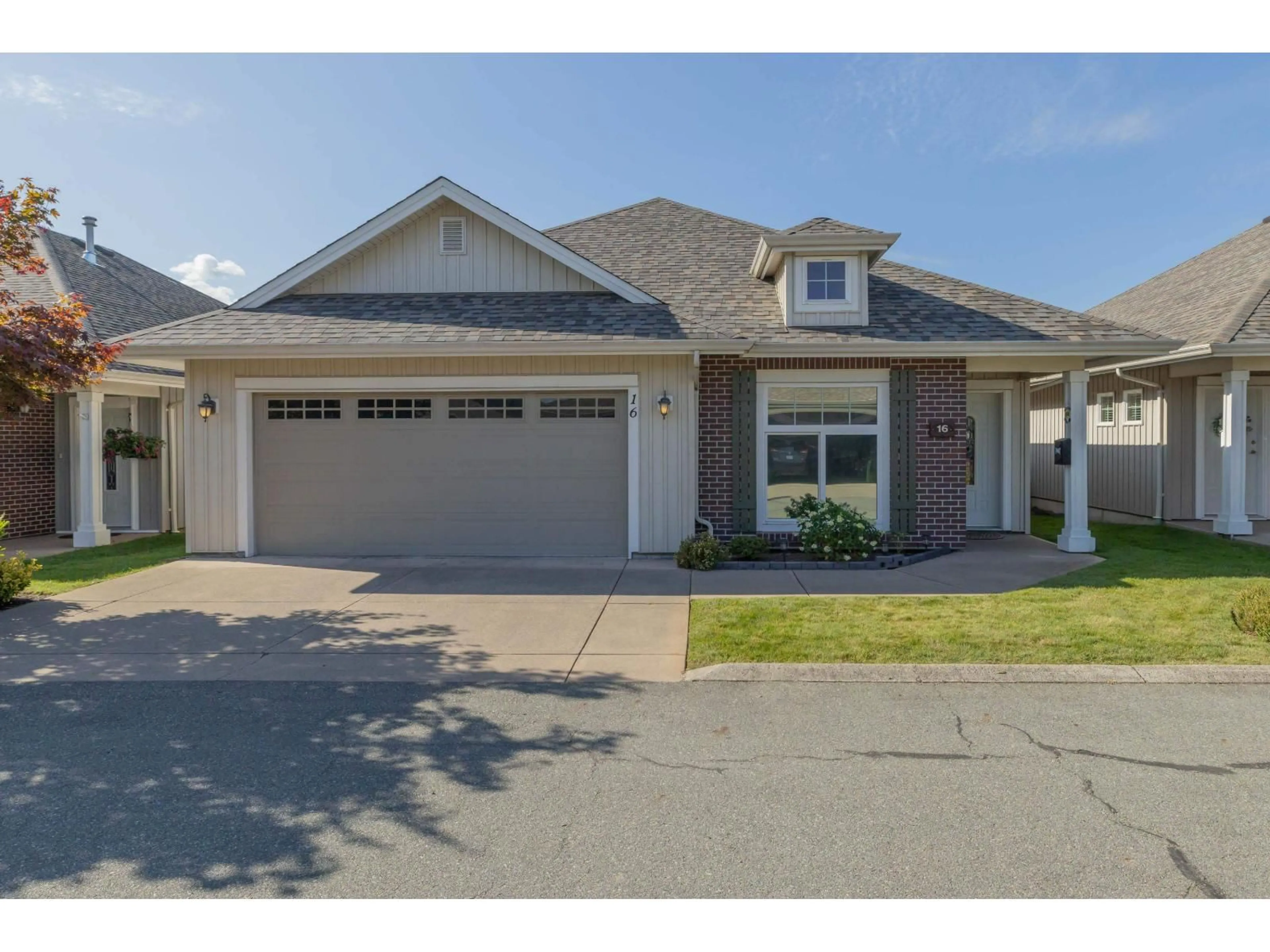 Home with vinyl exterior material, street for 16 - 45824 STEVENSON ROAD, Chilliwack British Columbia V2R5W5