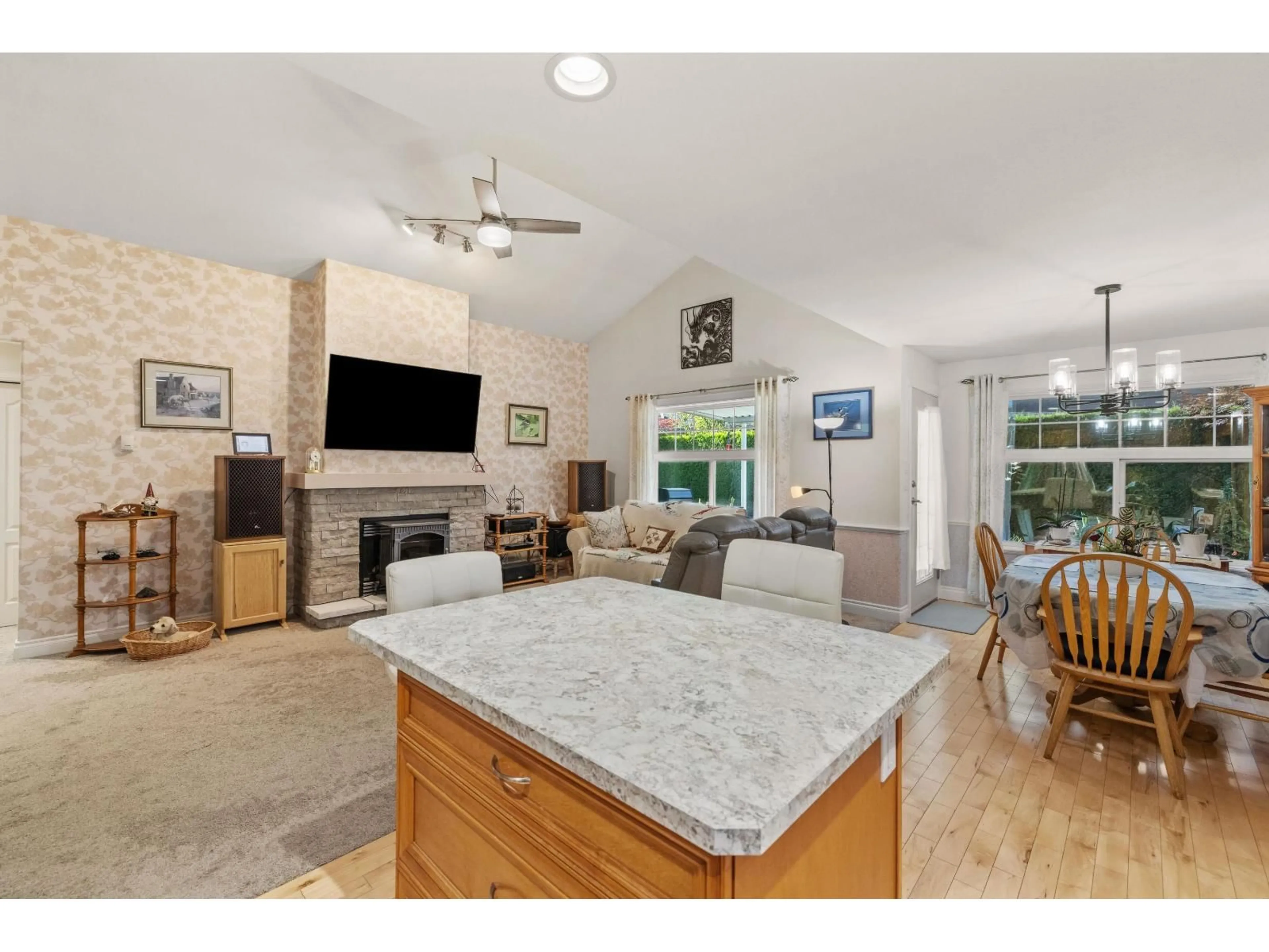 Open concept kitchen, ceramic/tile floor for 16 - 45824 STEVENSON ROAD, Chilliwack British Columbia V2R5W5