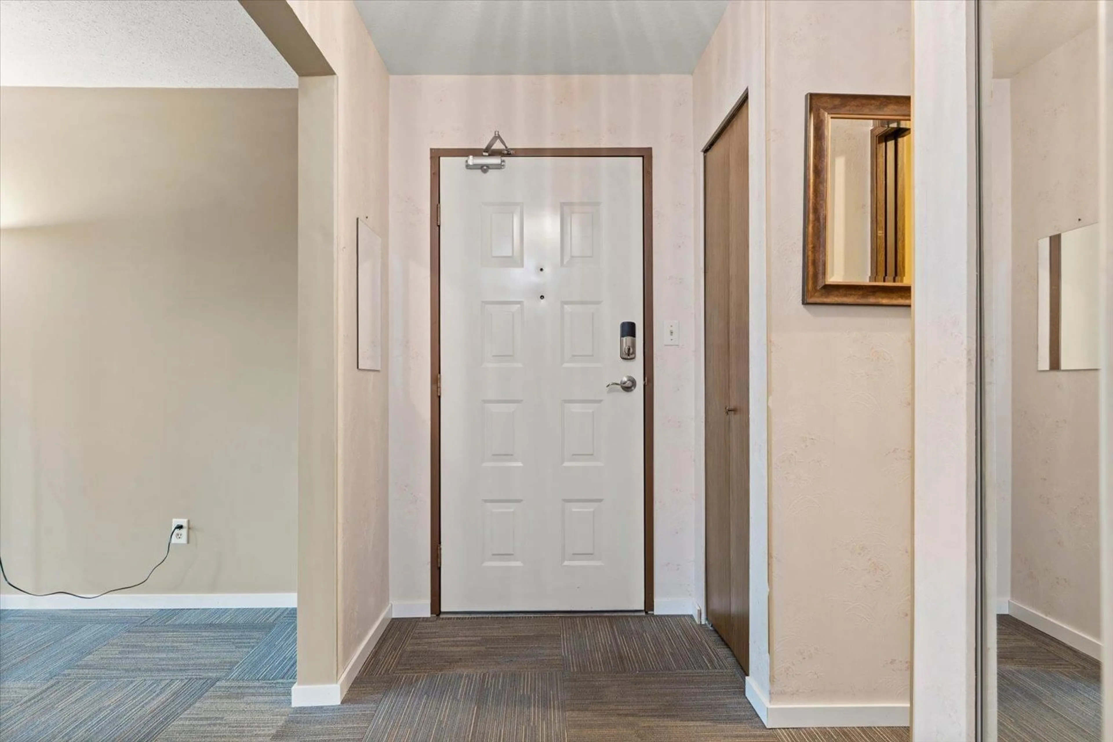 Indoor entryway for 203 - 32070 PEARDONVILLE ROAD, Abbotsford British Columbia V2T6N9