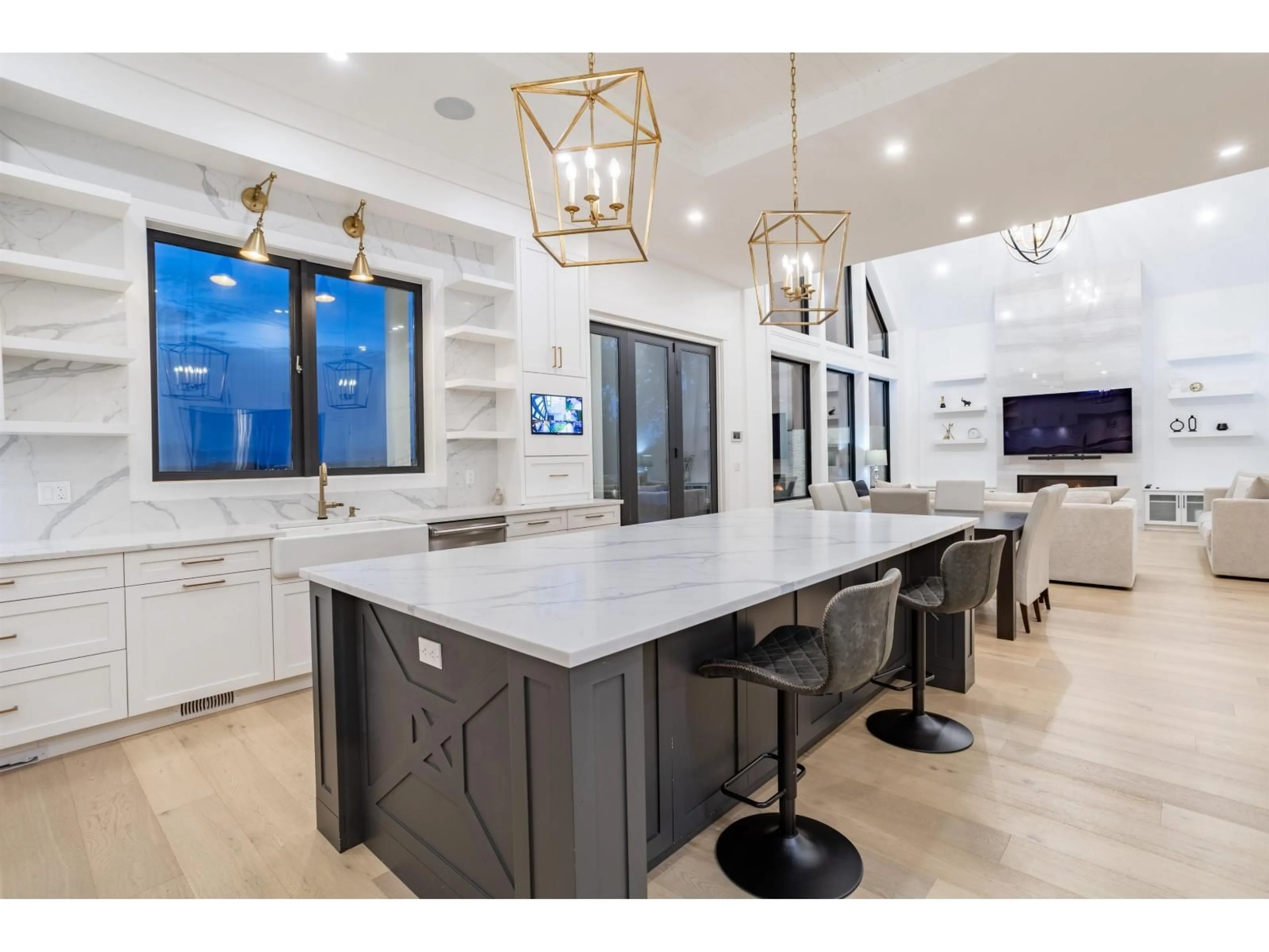 Open concept kitchen, ceramic/tile floor for 16671 30A AVENUE, Surrey British Columbia V3Z0P9
