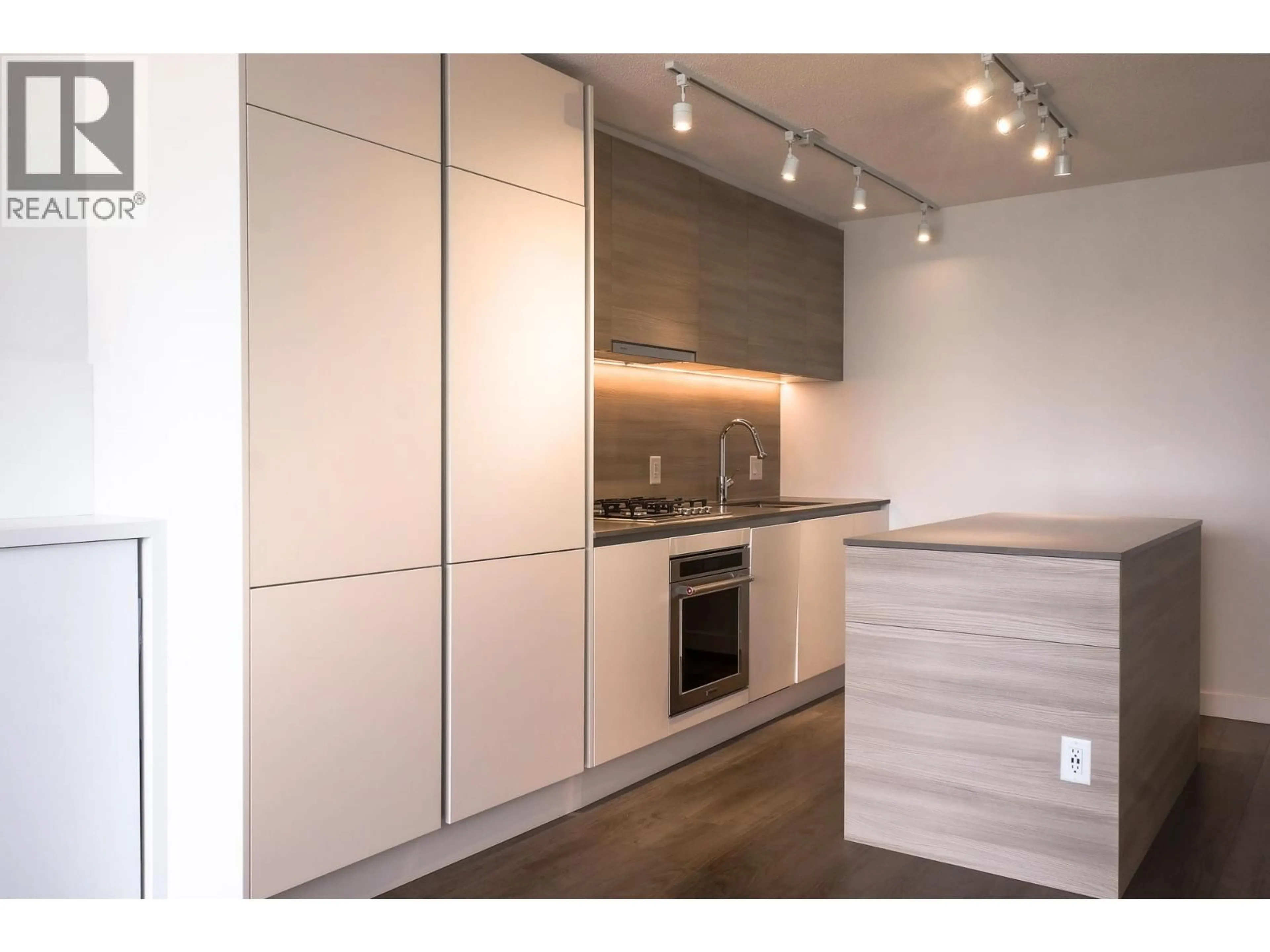 Standard kitchen, wood/laminate floor for 1312 - 908 QUAYSIDE DRIVE, New Westminster British Columbia V3M0L4