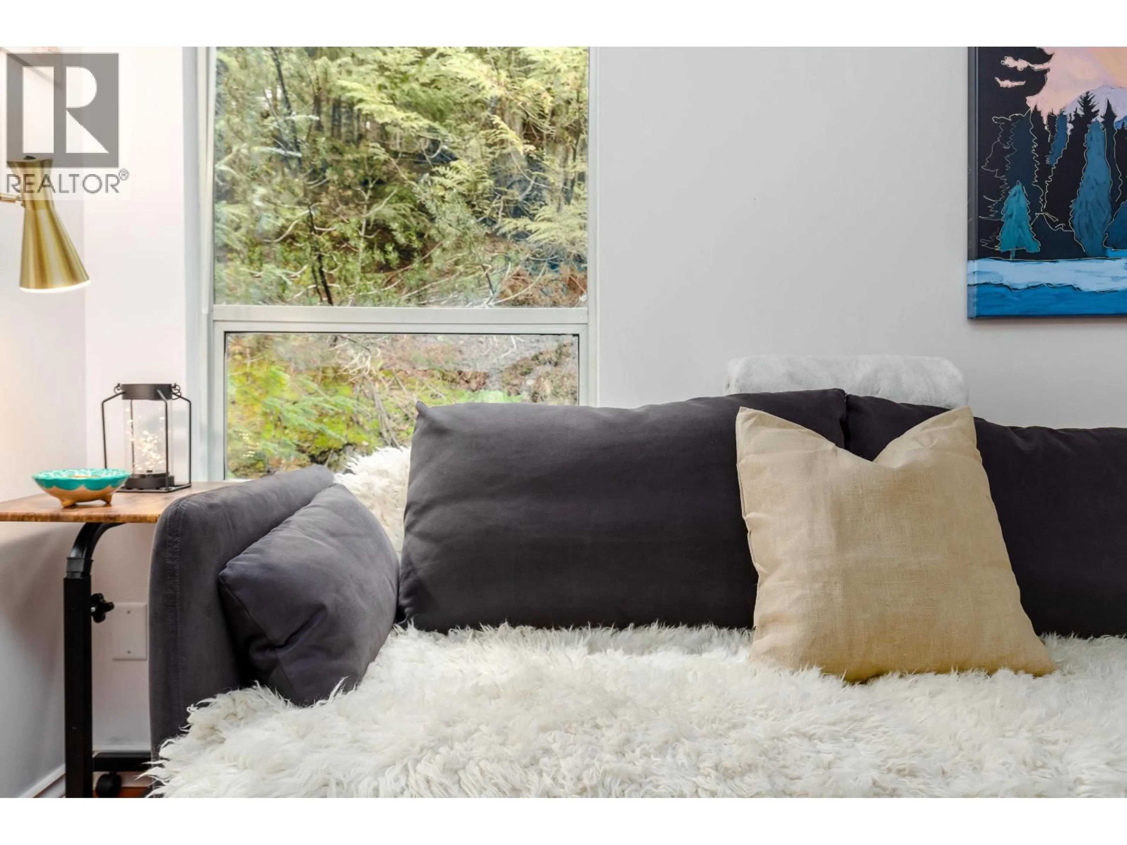 Living room with furniture, carpet floor for 4 - 2247 SAPPORO DRIVE, Whistler British Columbia V8E0B5