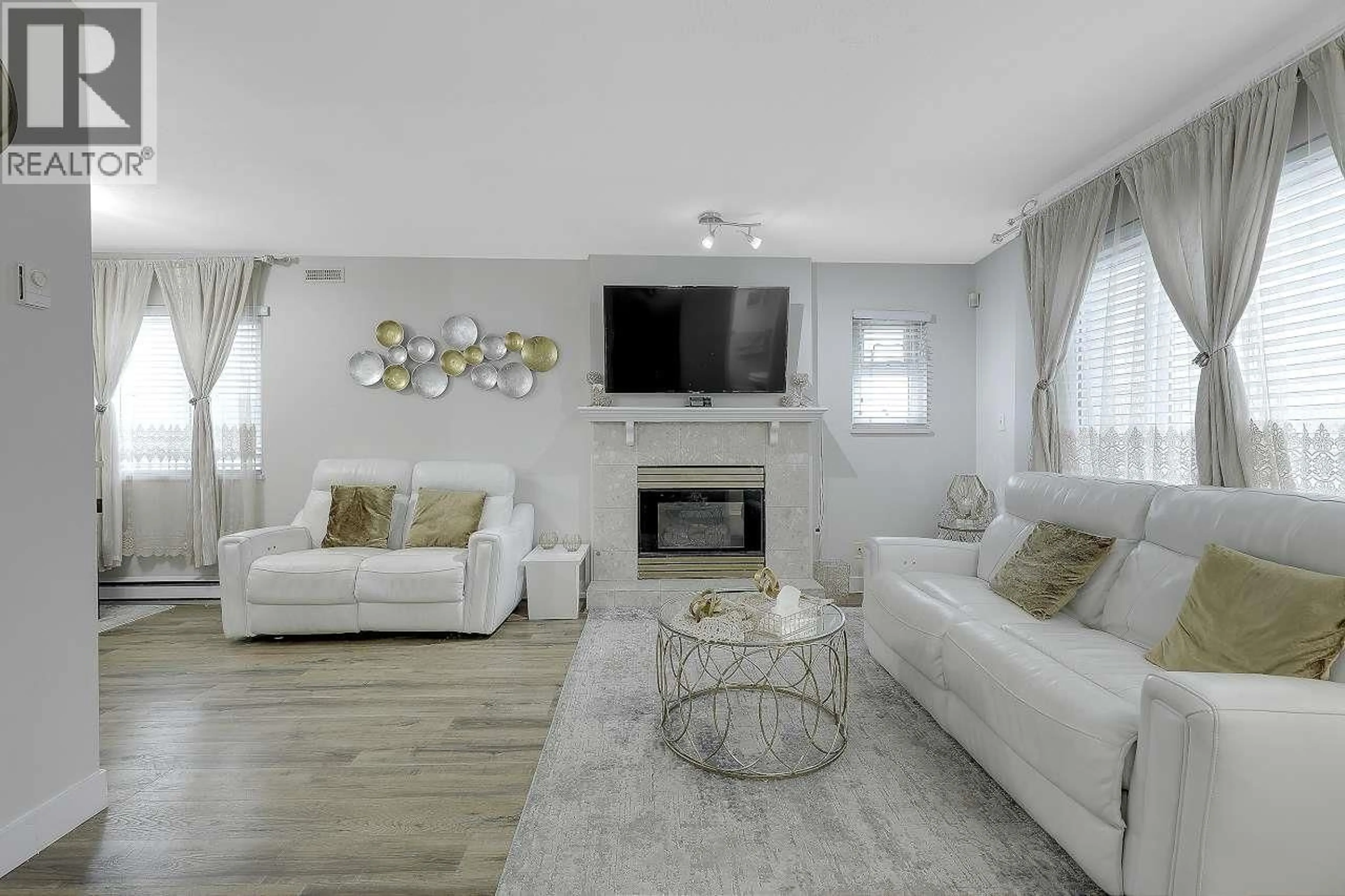 Living room with furniture, unknown for 209 - 3978 ALBERT STREET, Burnaby British Columbia V5C2E1