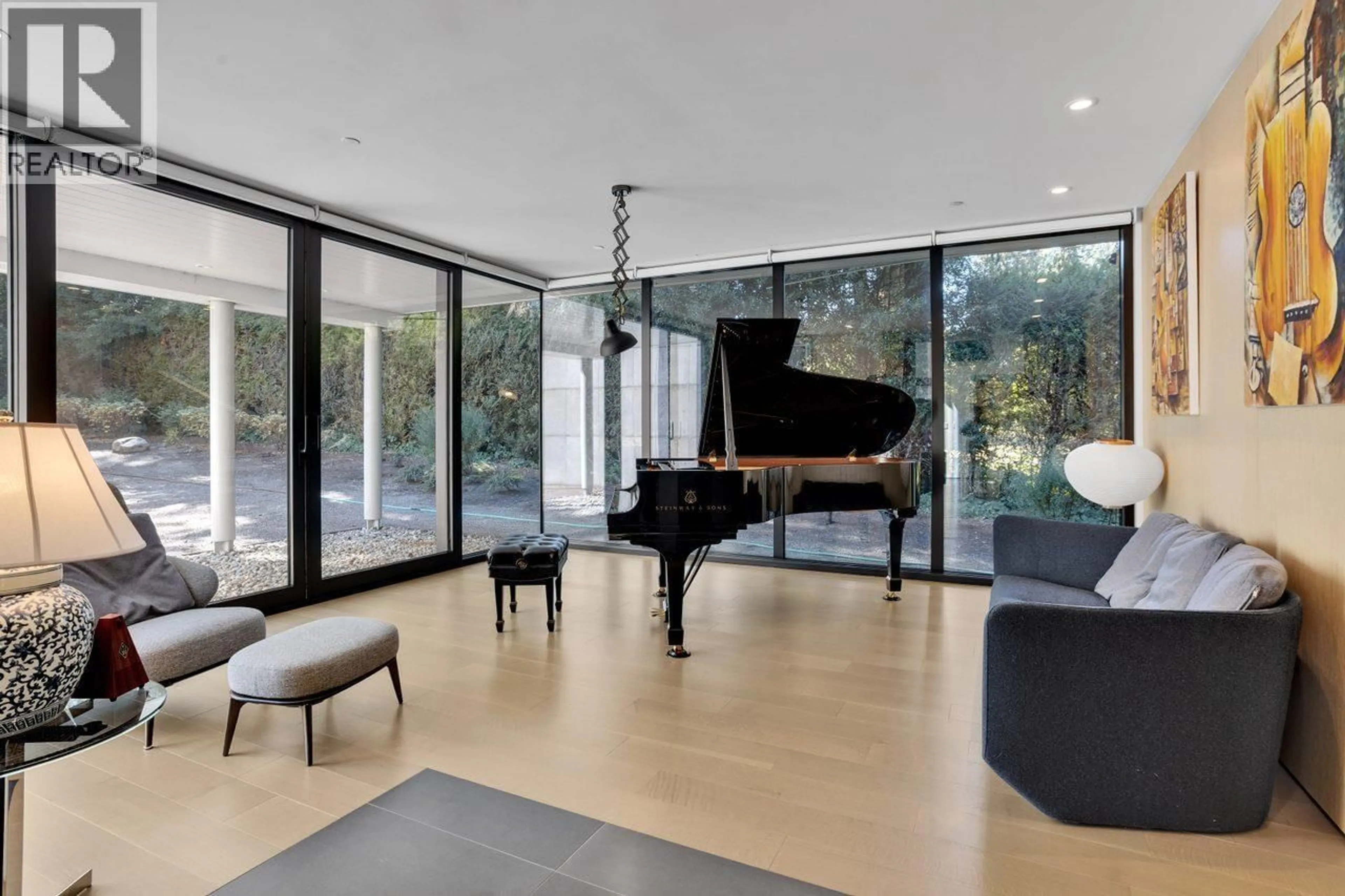 Indoor foyer for 4725 4TH AVENUE, Vancouver British Columbia V6T1C3