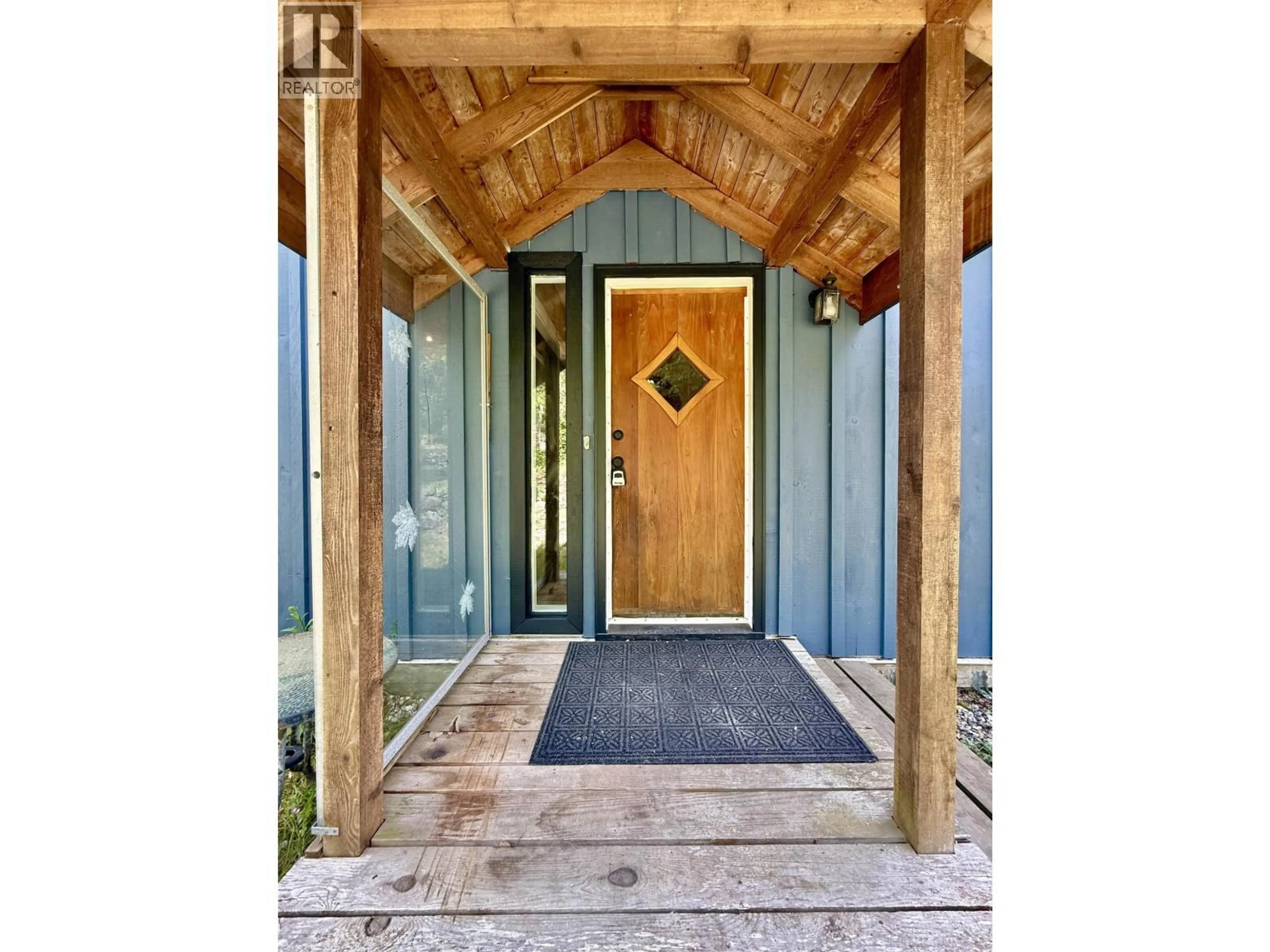 Indoor entryway for 6376 SUNSHINE COAST HIGHWAY, Sechelt British Columbia V7Z0M3