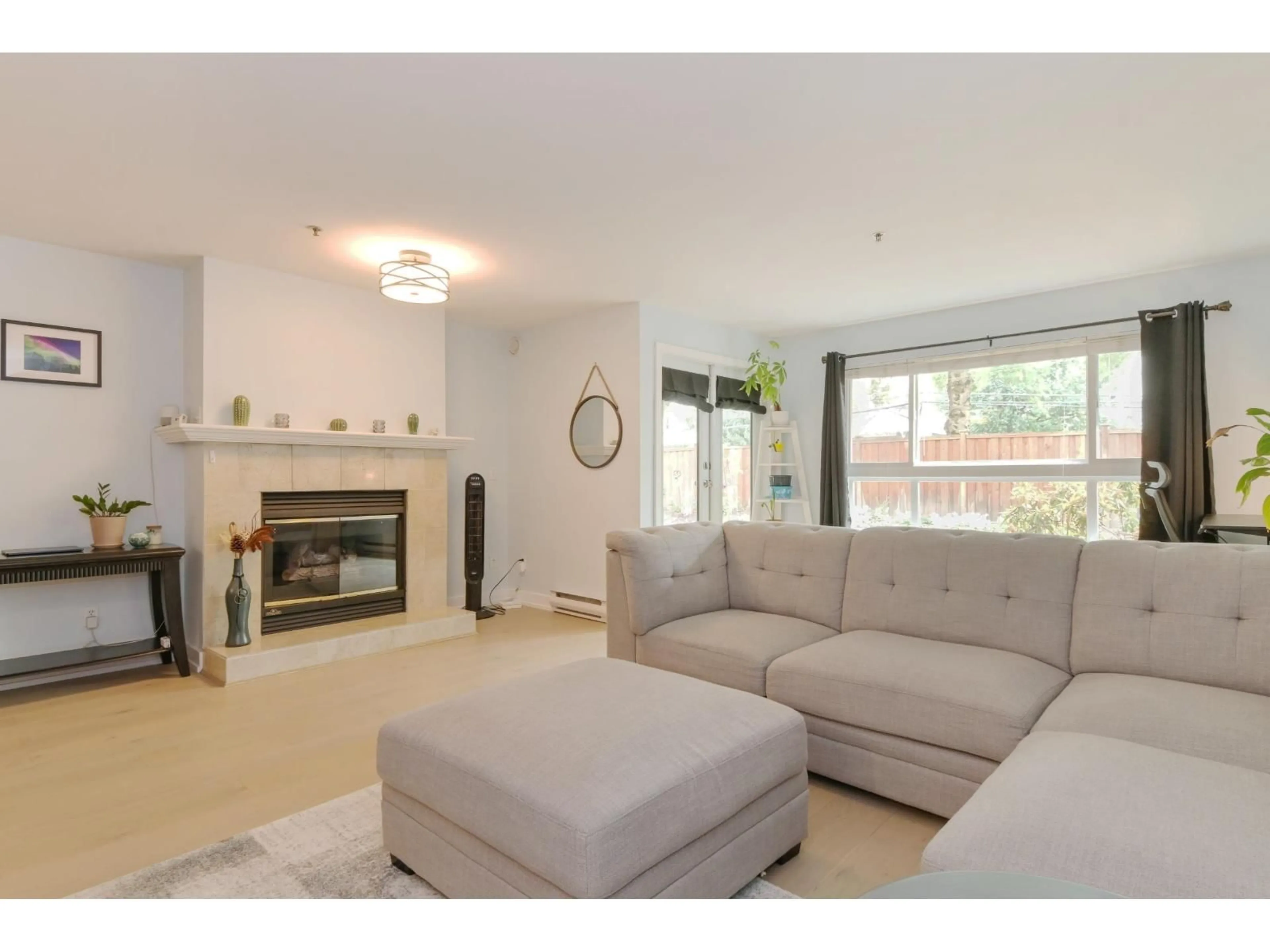 Living room with furniture, unknown for 106 - 19721 64 AVENUE, Langley British Columbia V2Y1L1
