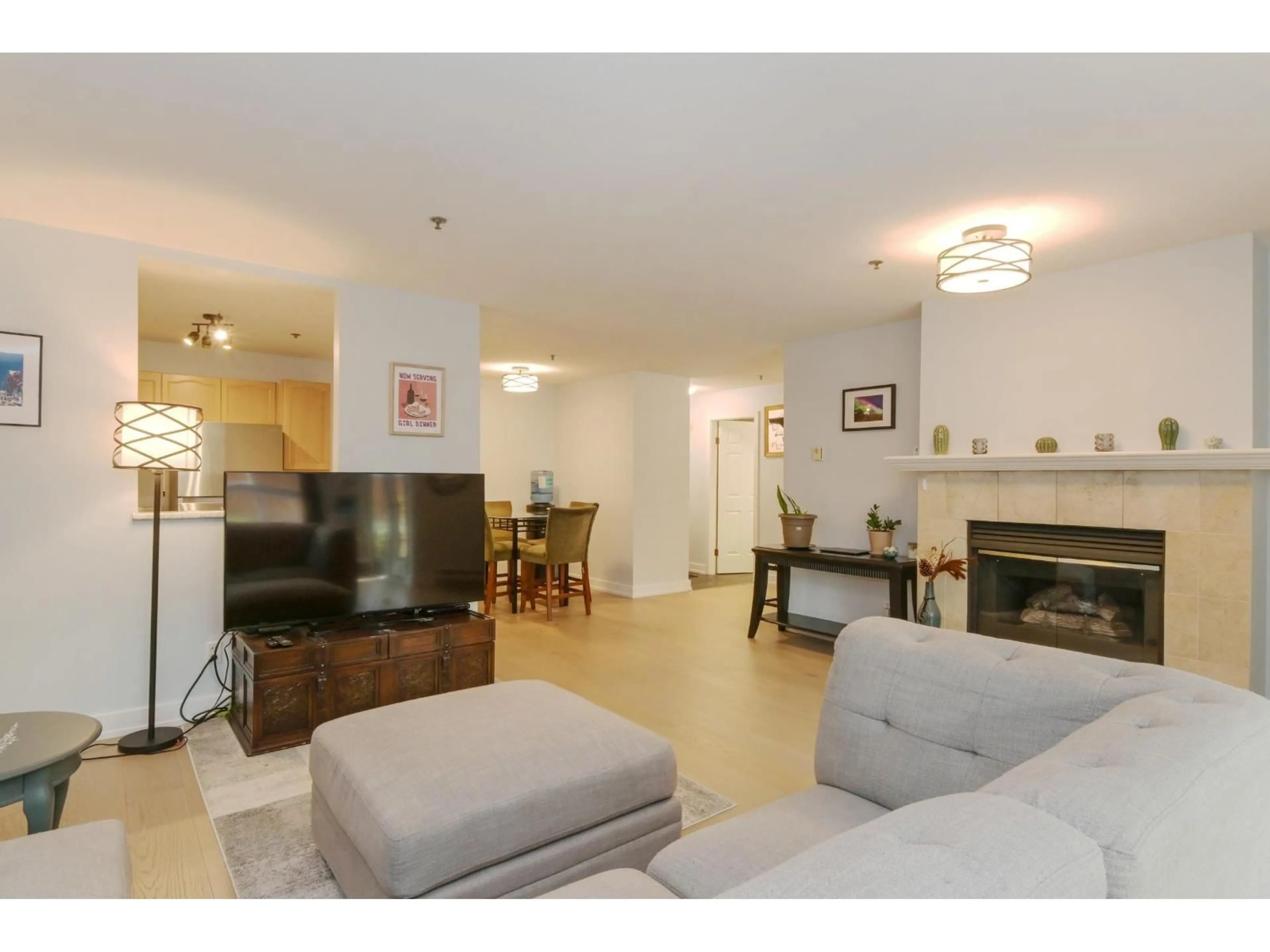 Living room with furniture, unknown for 106 - 19721 64 AVENUE, Langley British Columbia V2Y1L1