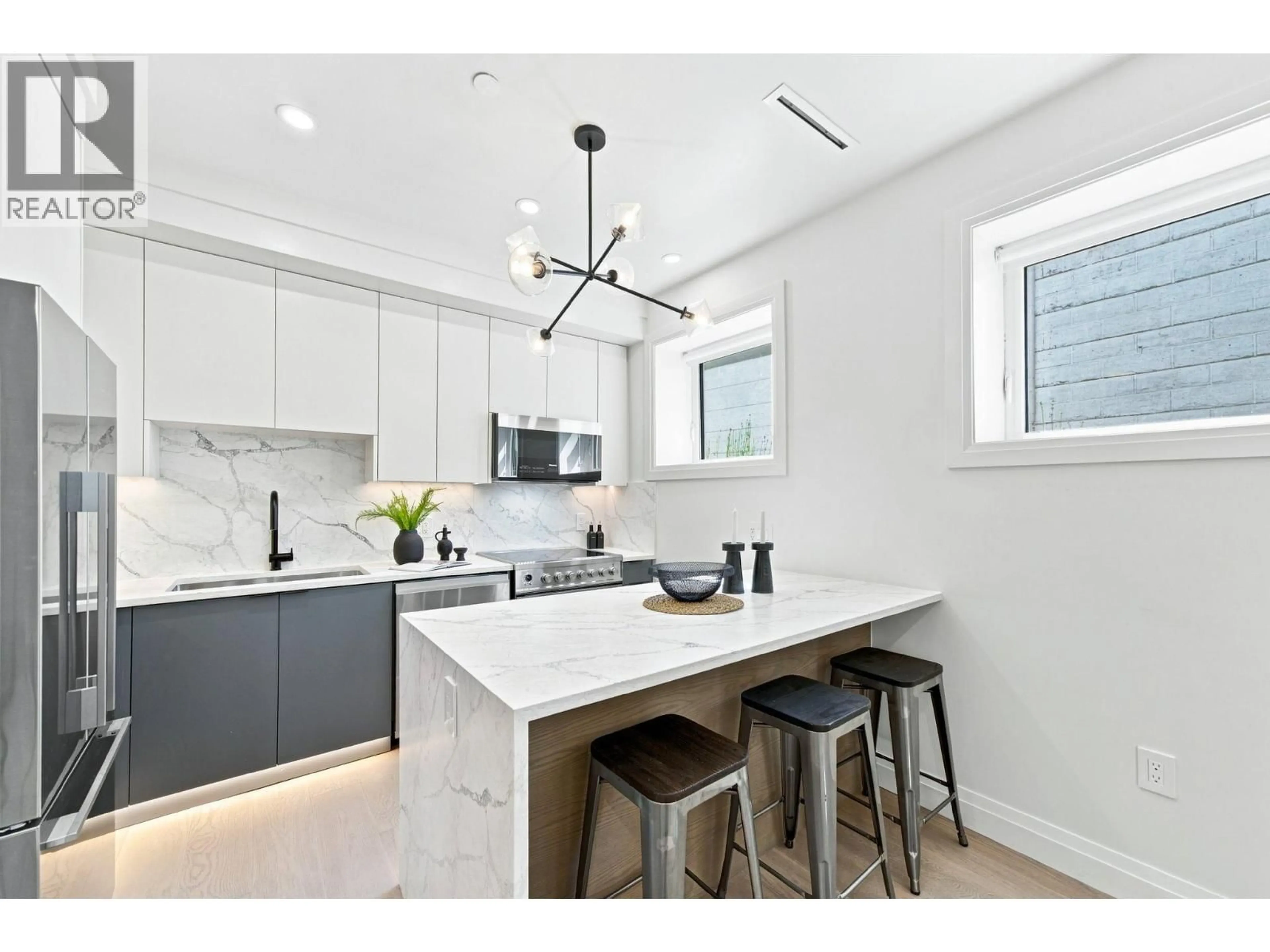 Open concept kitchen, ceramic/tile floor for 6164 GRANVILLE STREET, Vancouver British Columbia V6M3E3