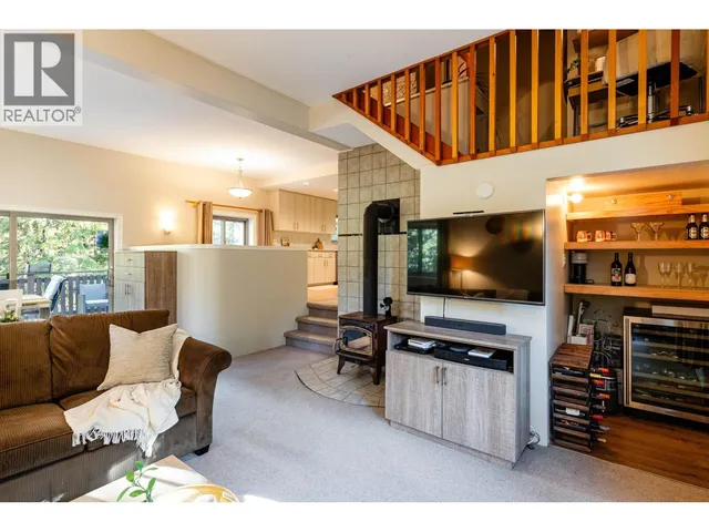 9167 EMERALD DRIVE, Whistler 3