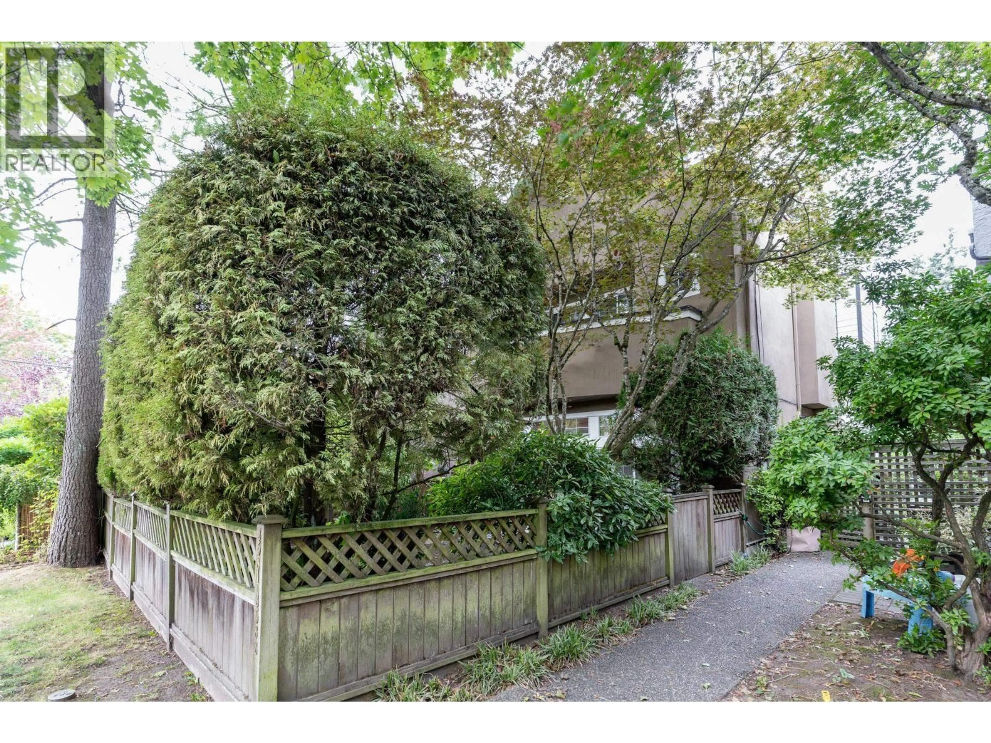 Patio, street for 3581 6TH AVENUE, Vancouver British Columbia V6R1T5