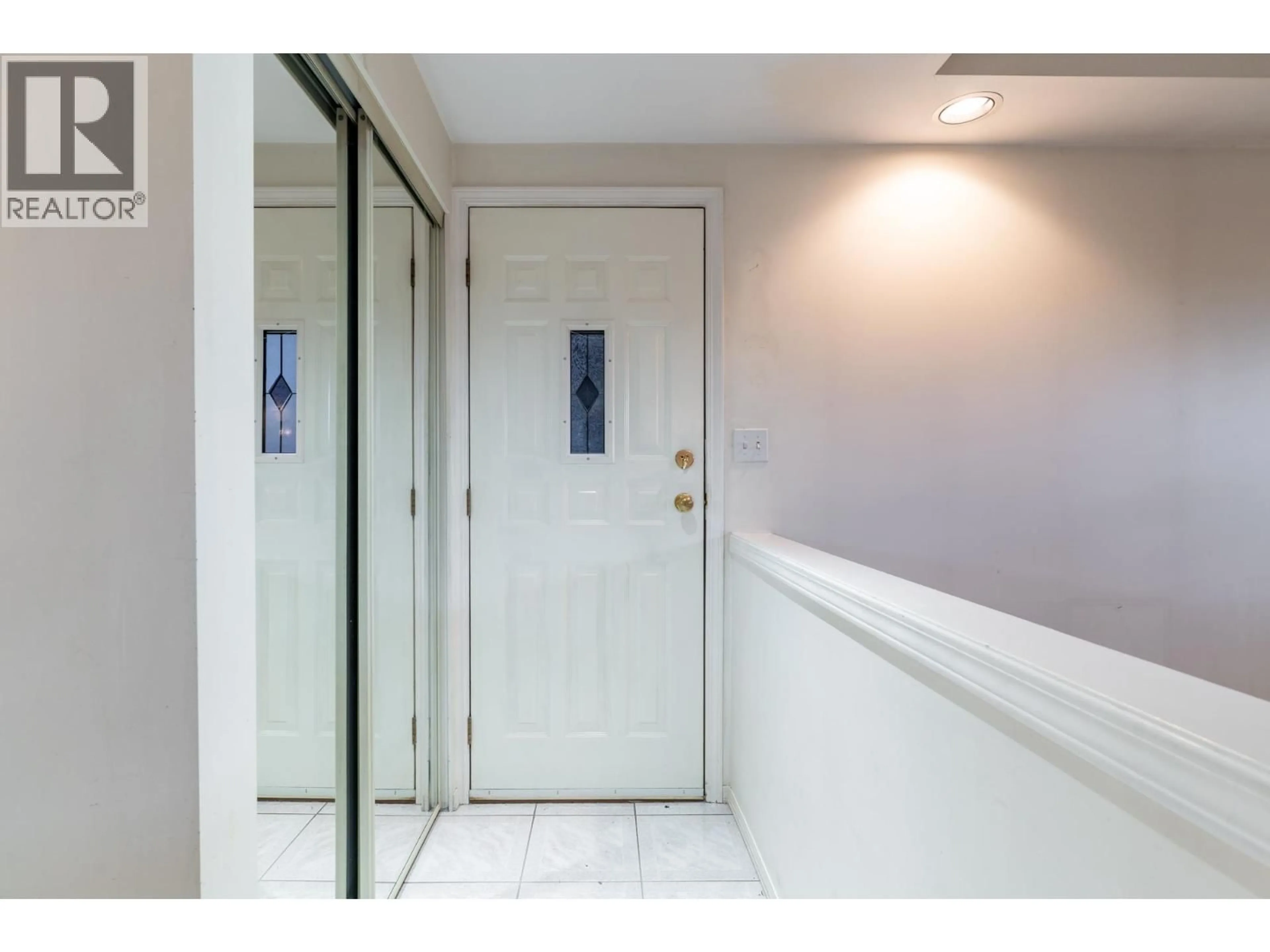 Indoor foyer for 3581 6TH AVENUE, Vancouver British Columbia V6R1T5