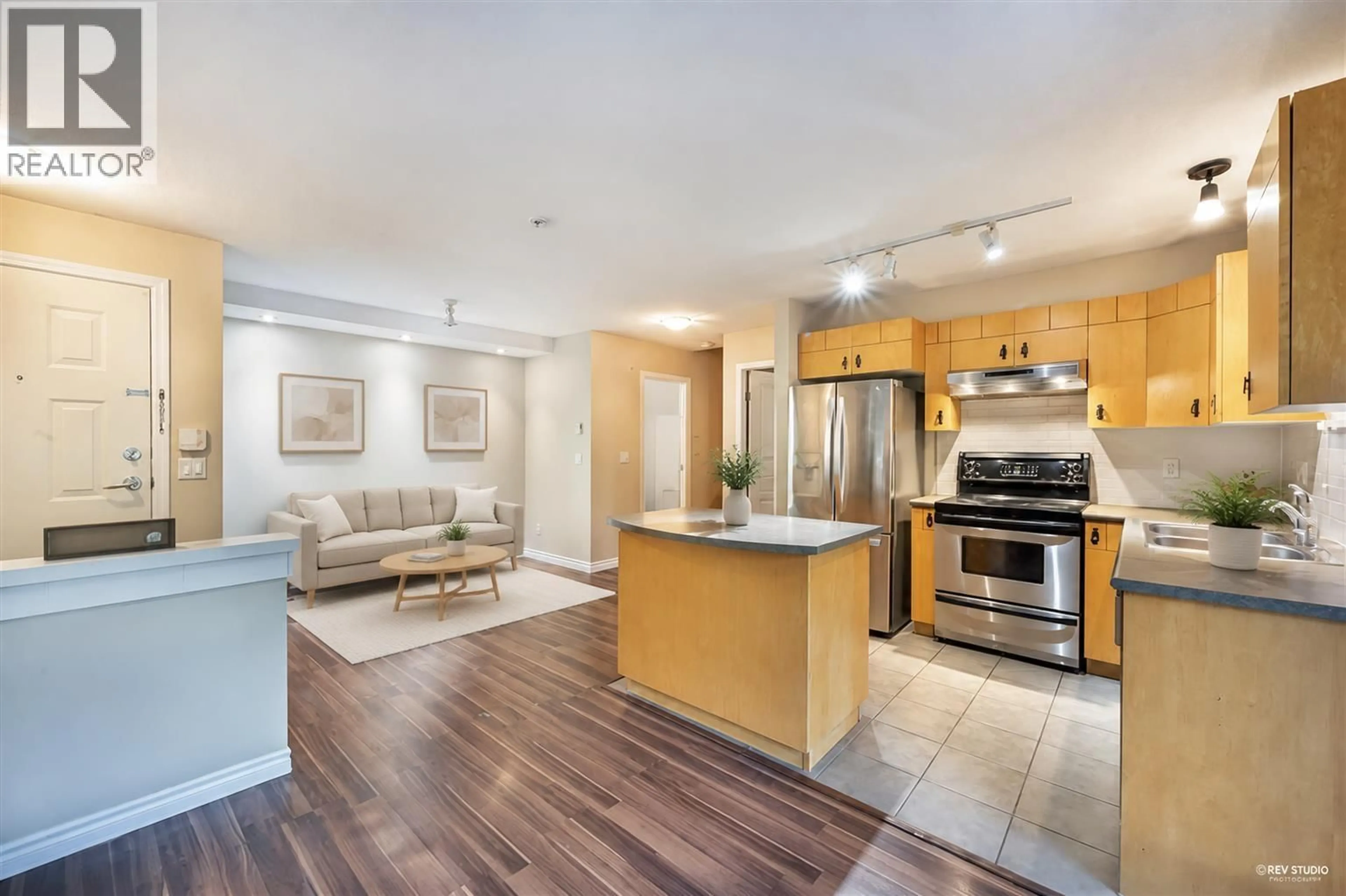 Open concept kitchen, unknown for 17 - 7488 SOUTHWYNDE AVENUE, Burnaby British Columbia V3N5C6