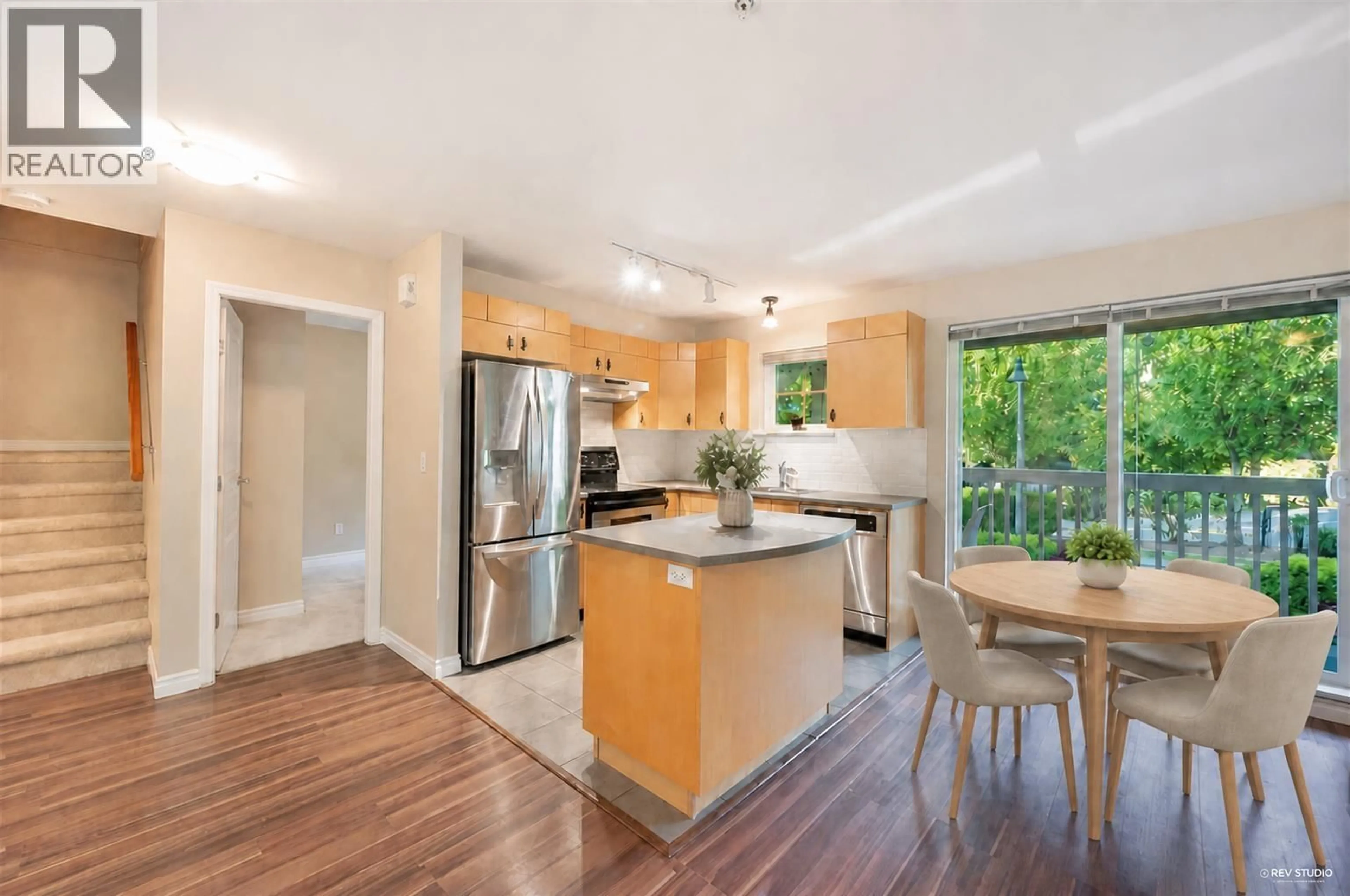 Open concept kitchen, unknown for 17 - 7488 SOUTHWYNDE AVENUE, Burnaby British Columbia V3N5C6